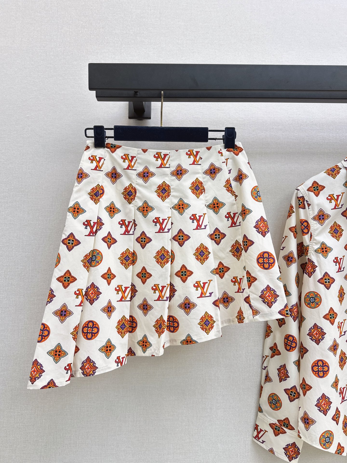 Loui 26fw print shirt skirt sets