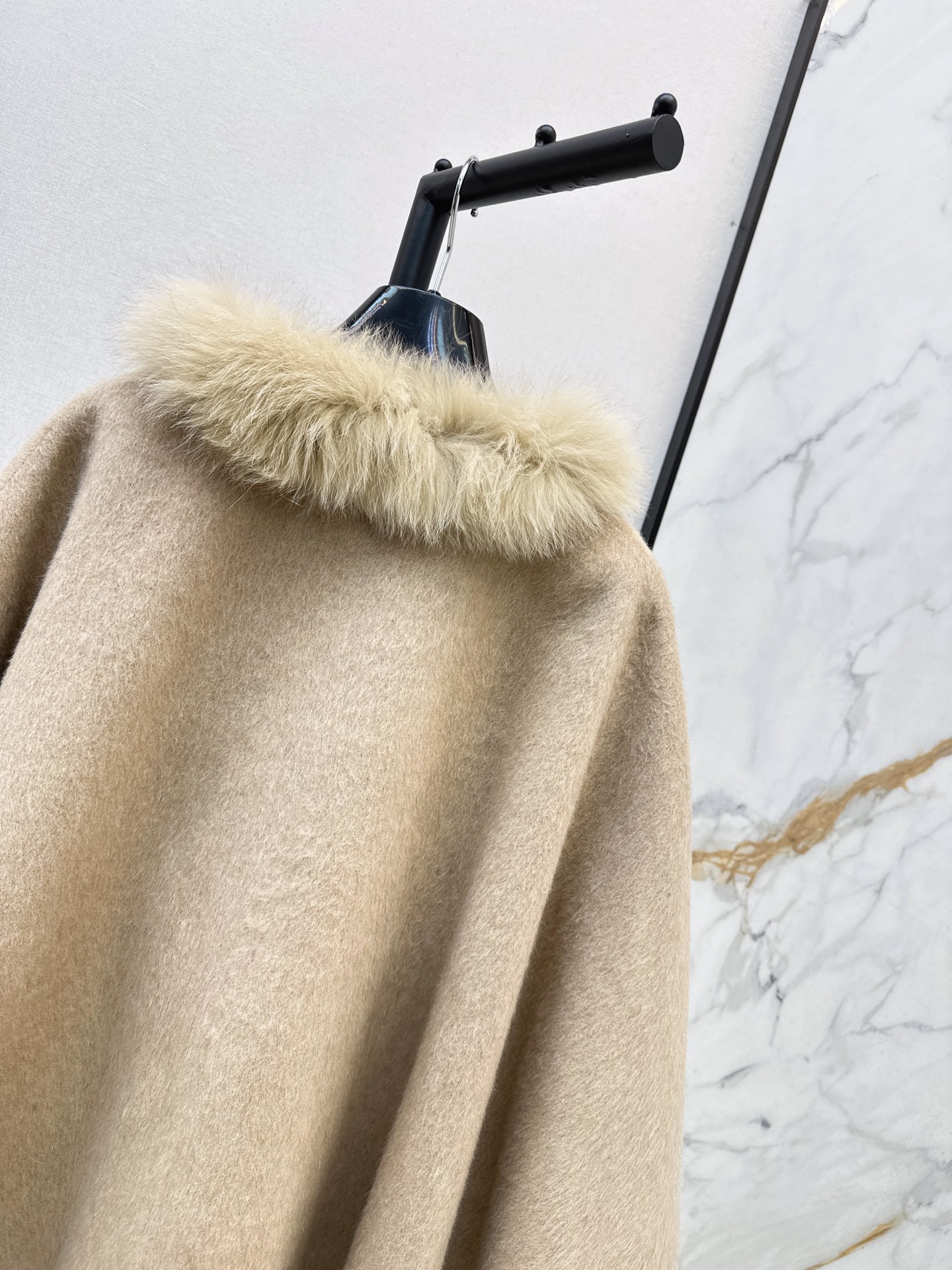 Fen 26fw fox-trim woolen cape jacket