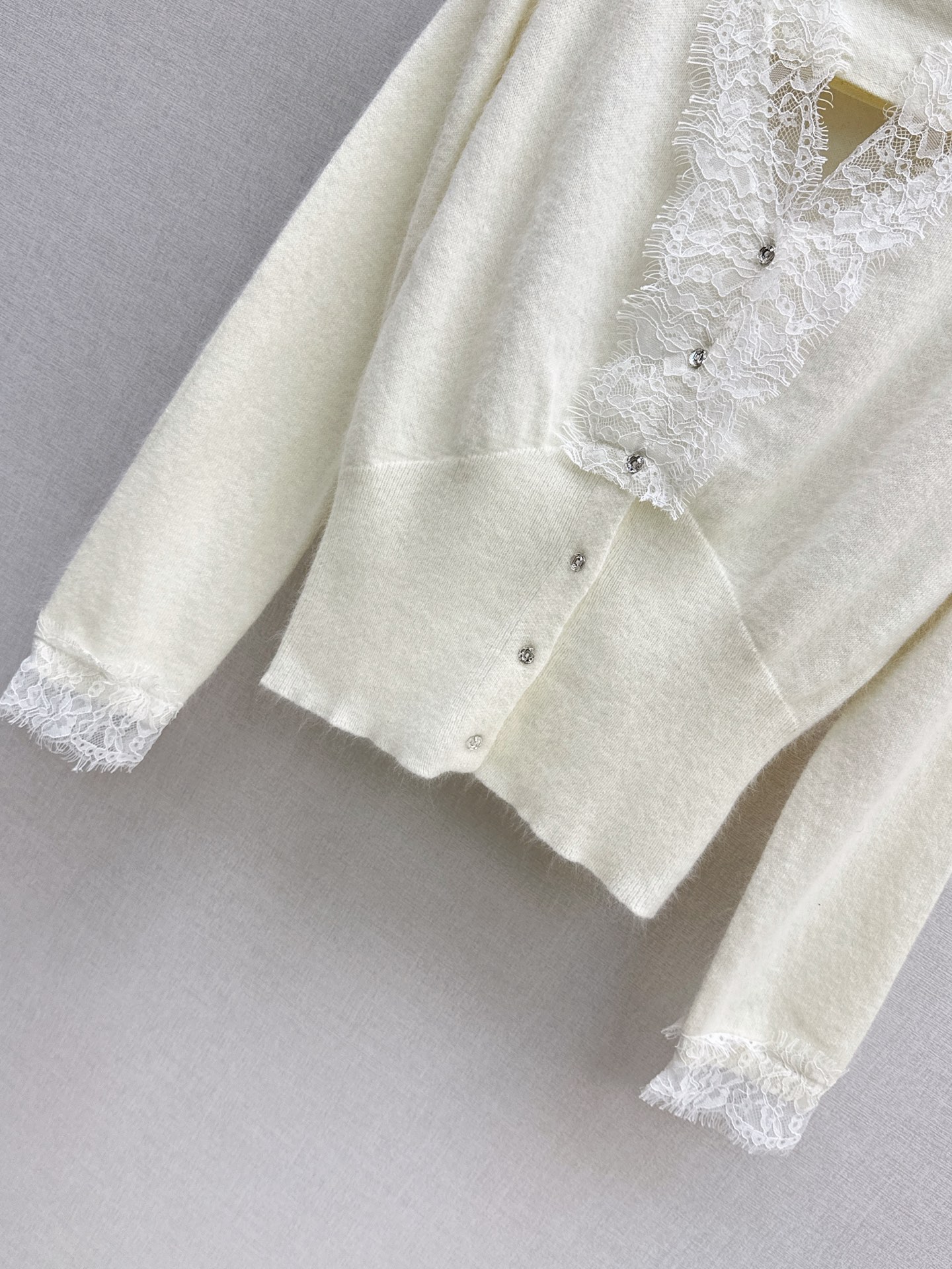ES 26fw lace contract knit sweater