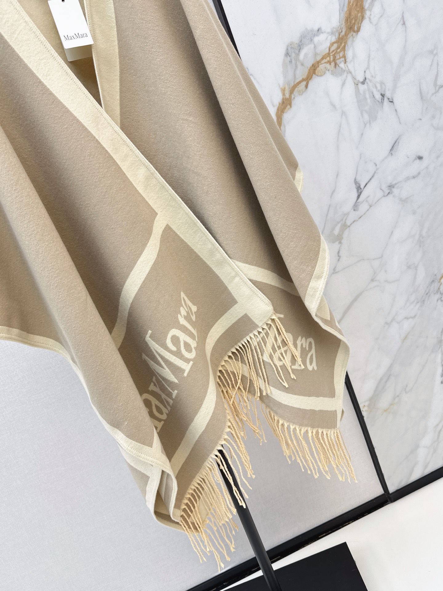 Max 26fw jacquard shawls
