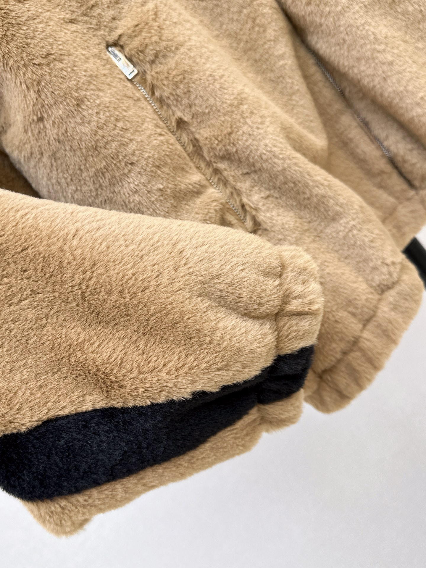 Sain 26fw contrast-panel plush fleece zip jacket