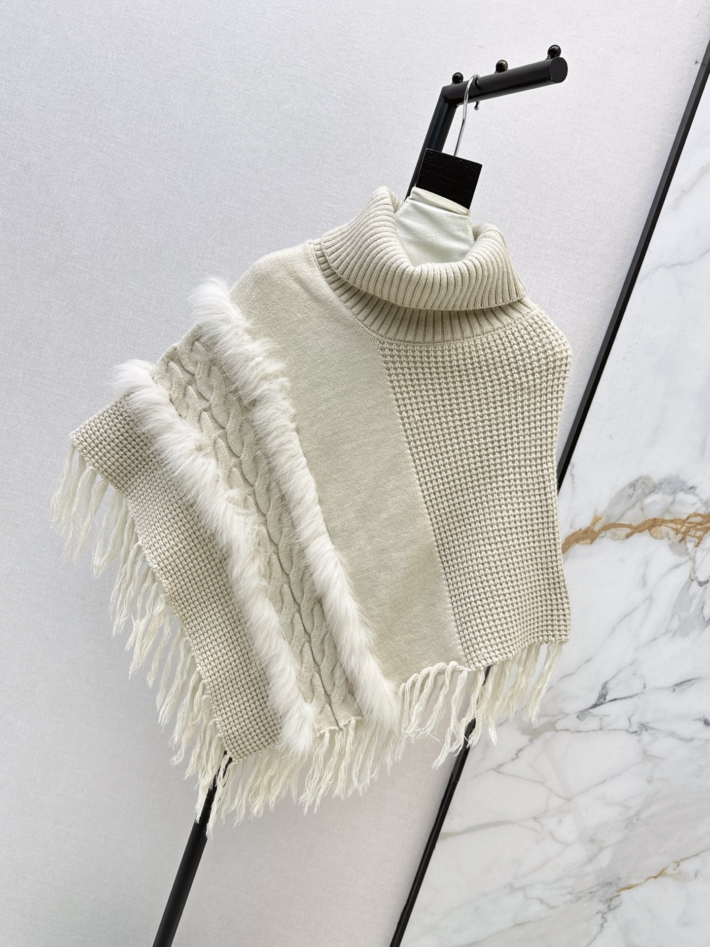 Fen 26fw fur-trim cape jacket