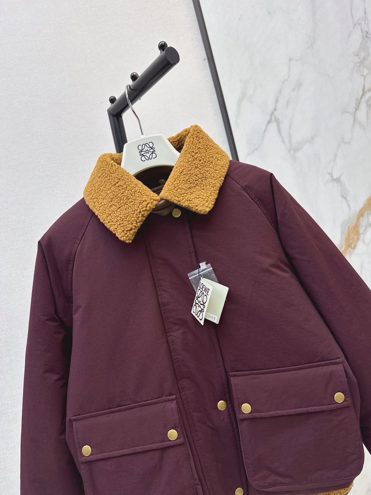 Loe 26fw sherpa-collar down jackey with detachable teddy-fleece vest