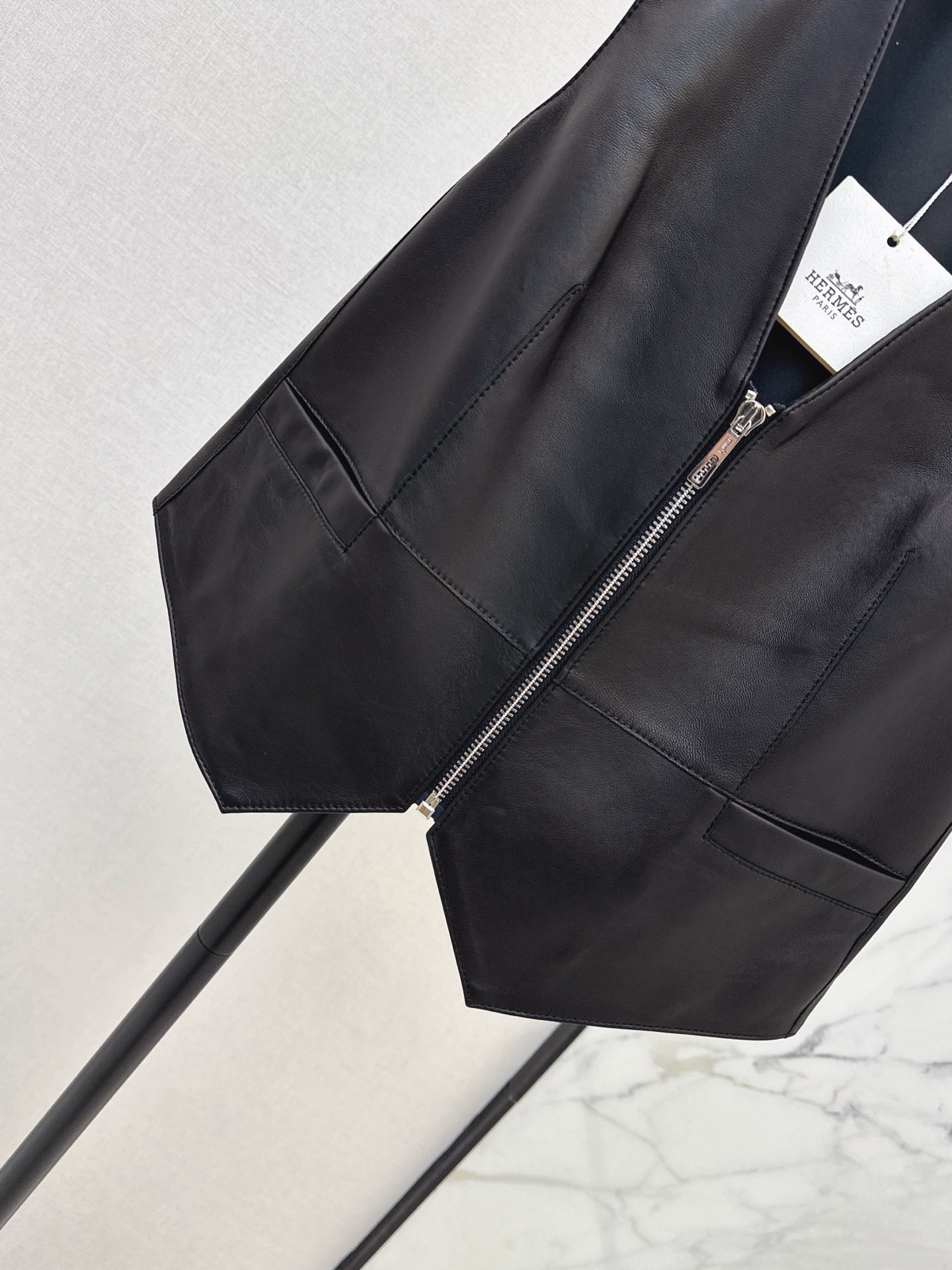 Her 26fw lether vest jacket