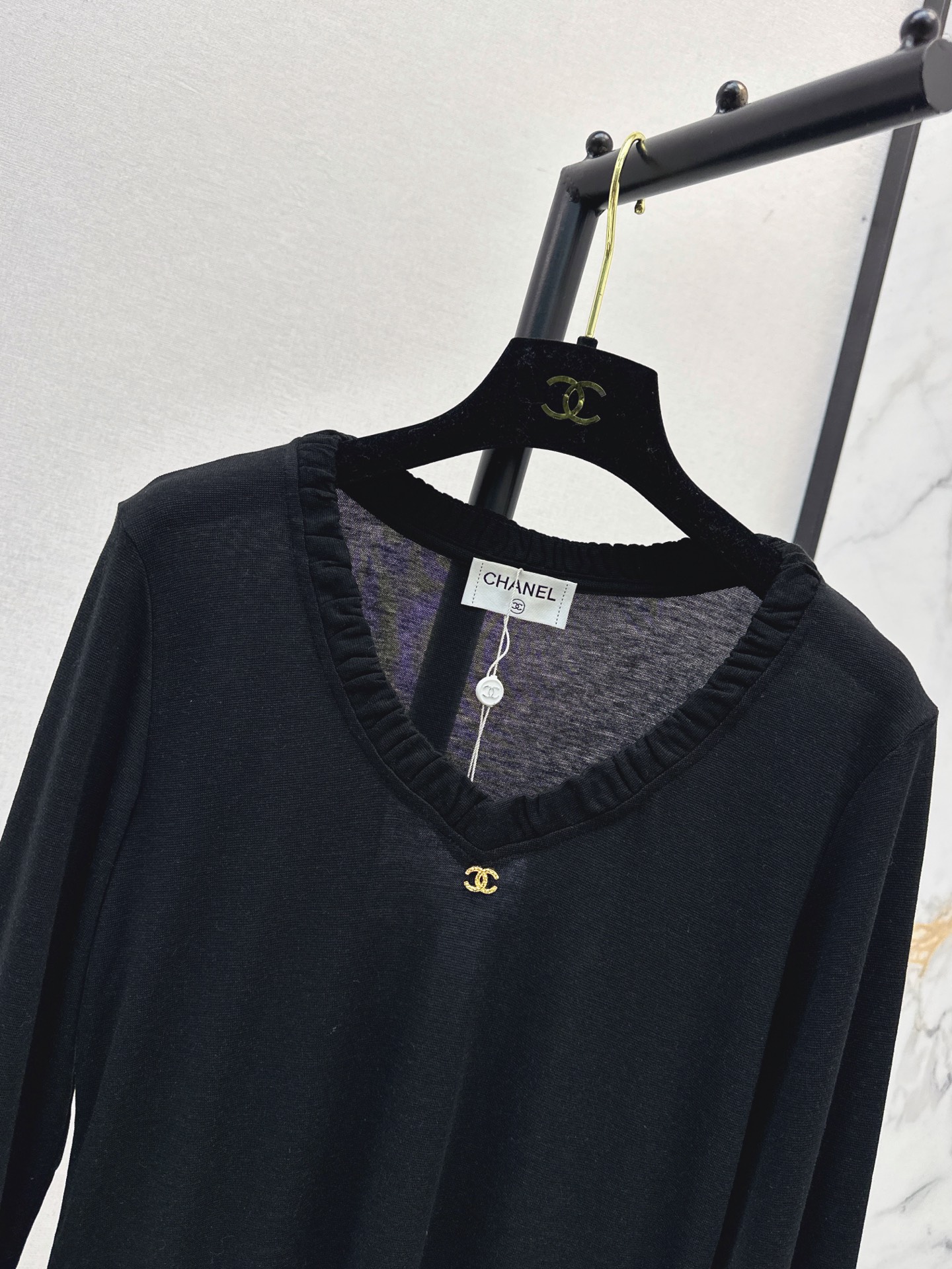 Chan 26fw ruffle basic tee