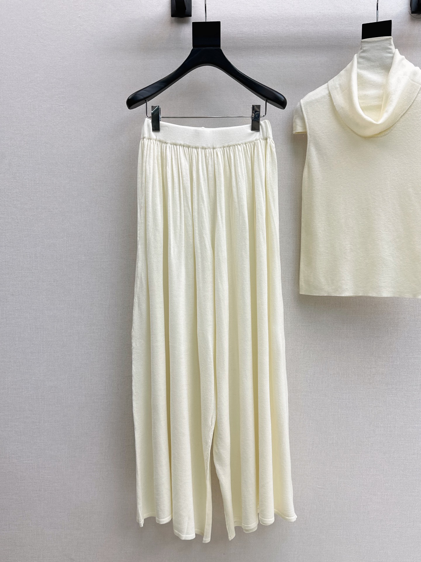 Her 26fw belted knit sleeveless top pants sets