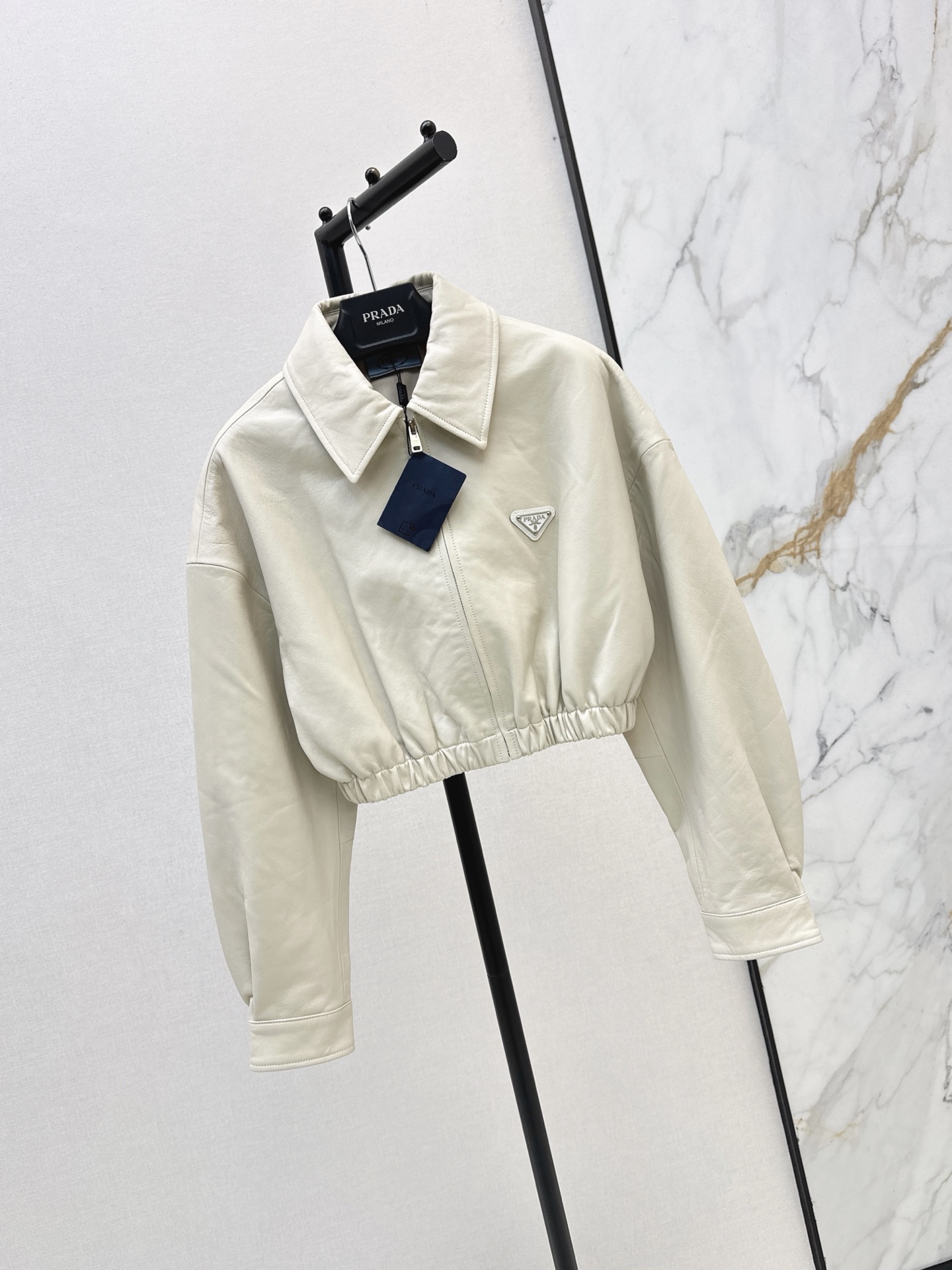 Pra 26fw cropped leather jacket