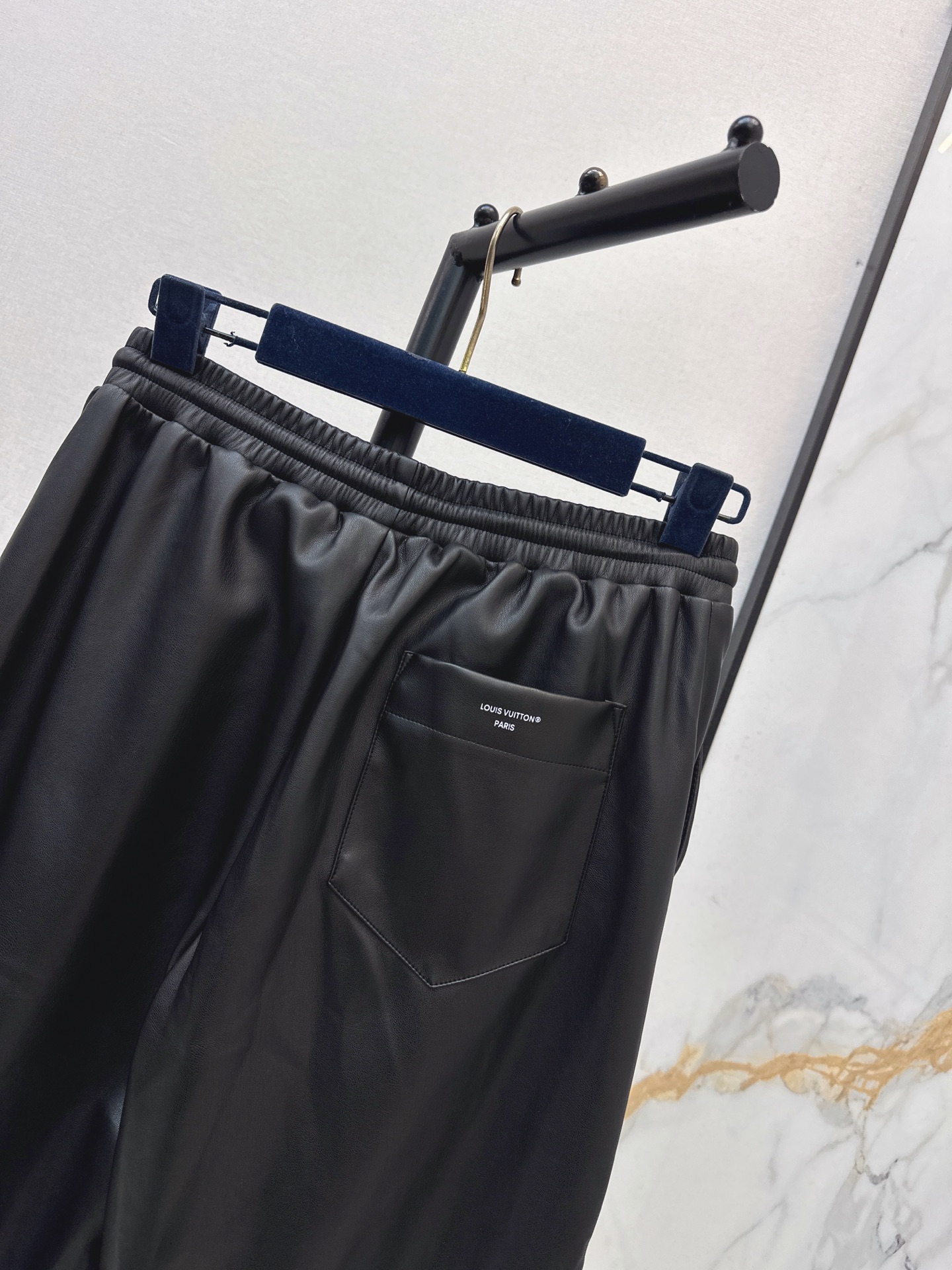 Loui 26fw pu cropped pants