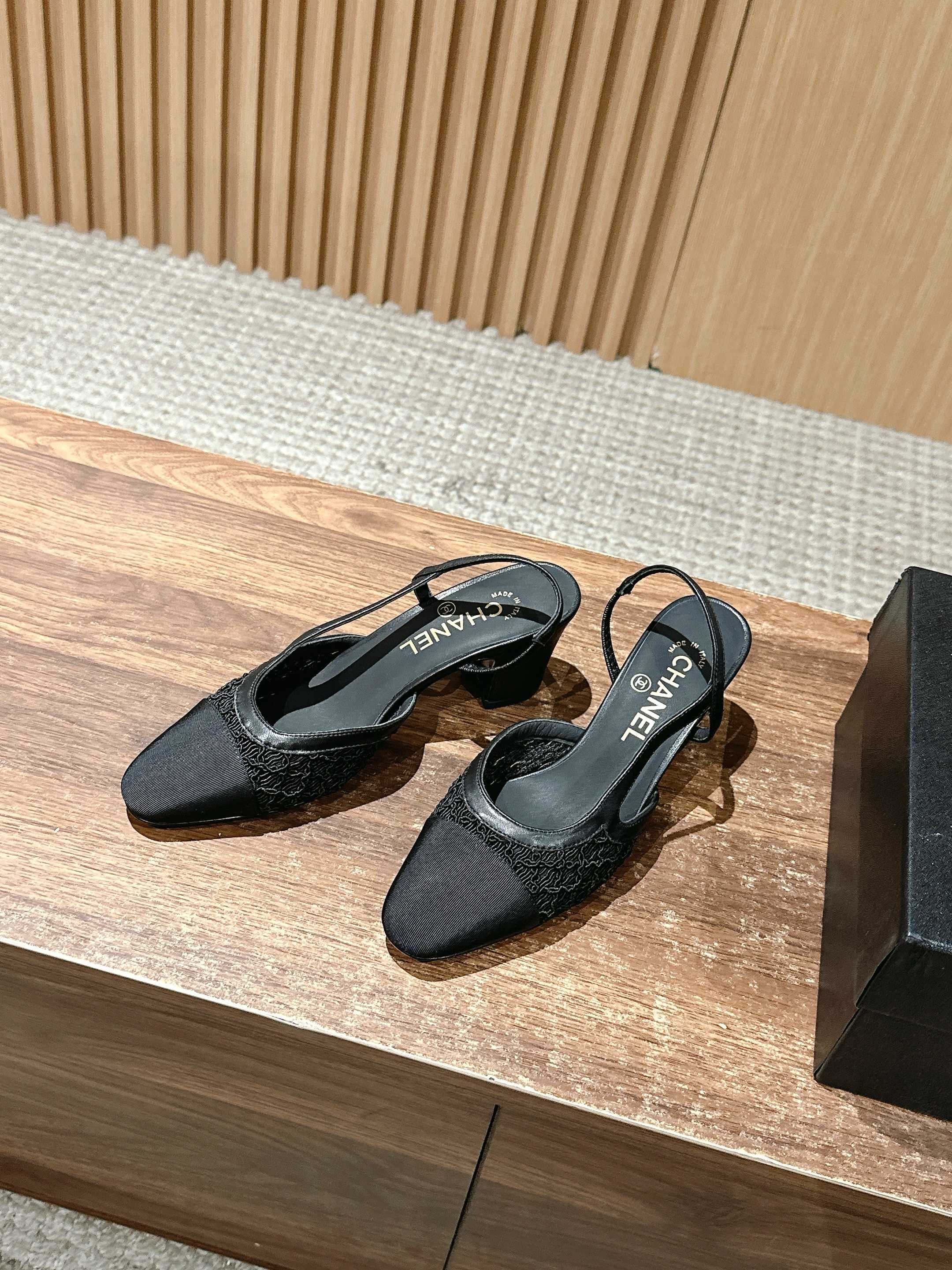 Chan 25fw lace slingback chunky heels