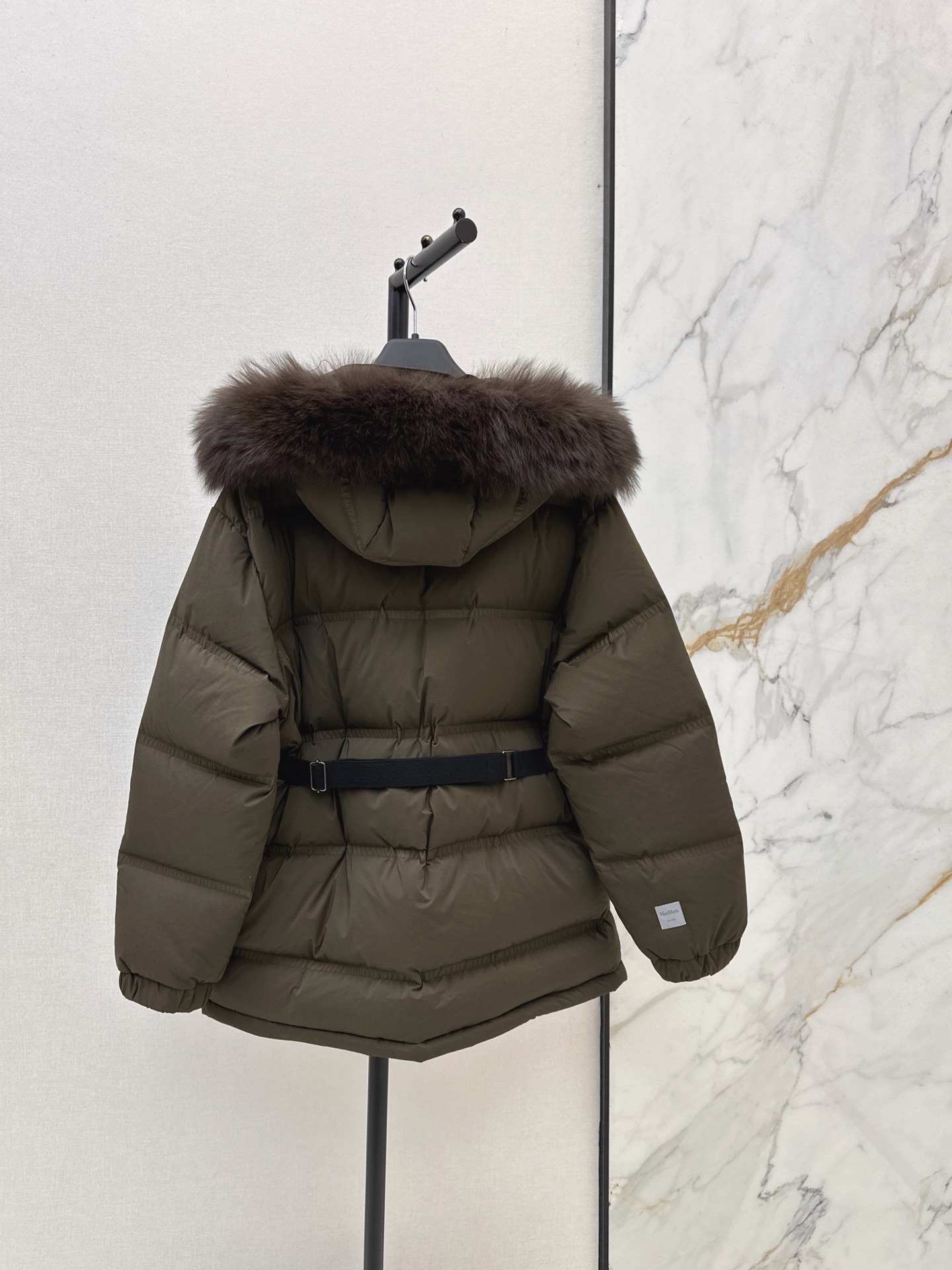 Max 26fw fur-trim hooded belted down jacket