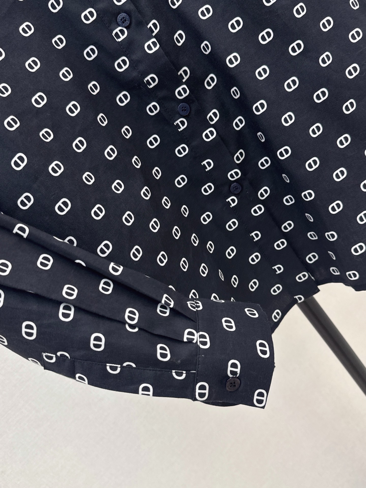 Her 26fw print shirt