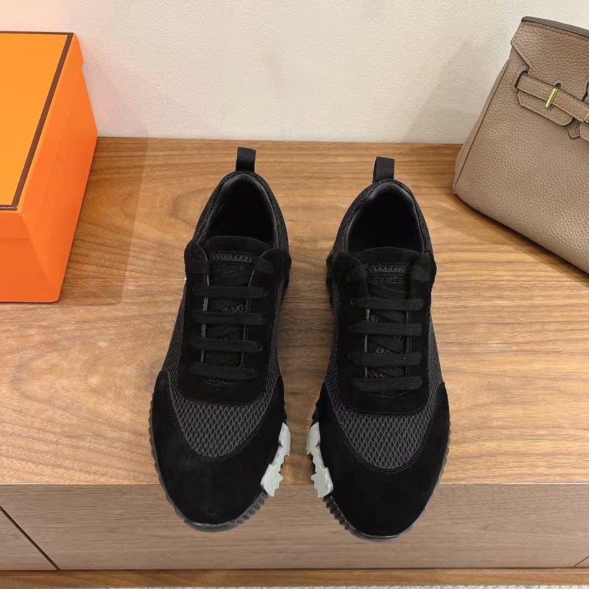 Herm bouncing sneakers