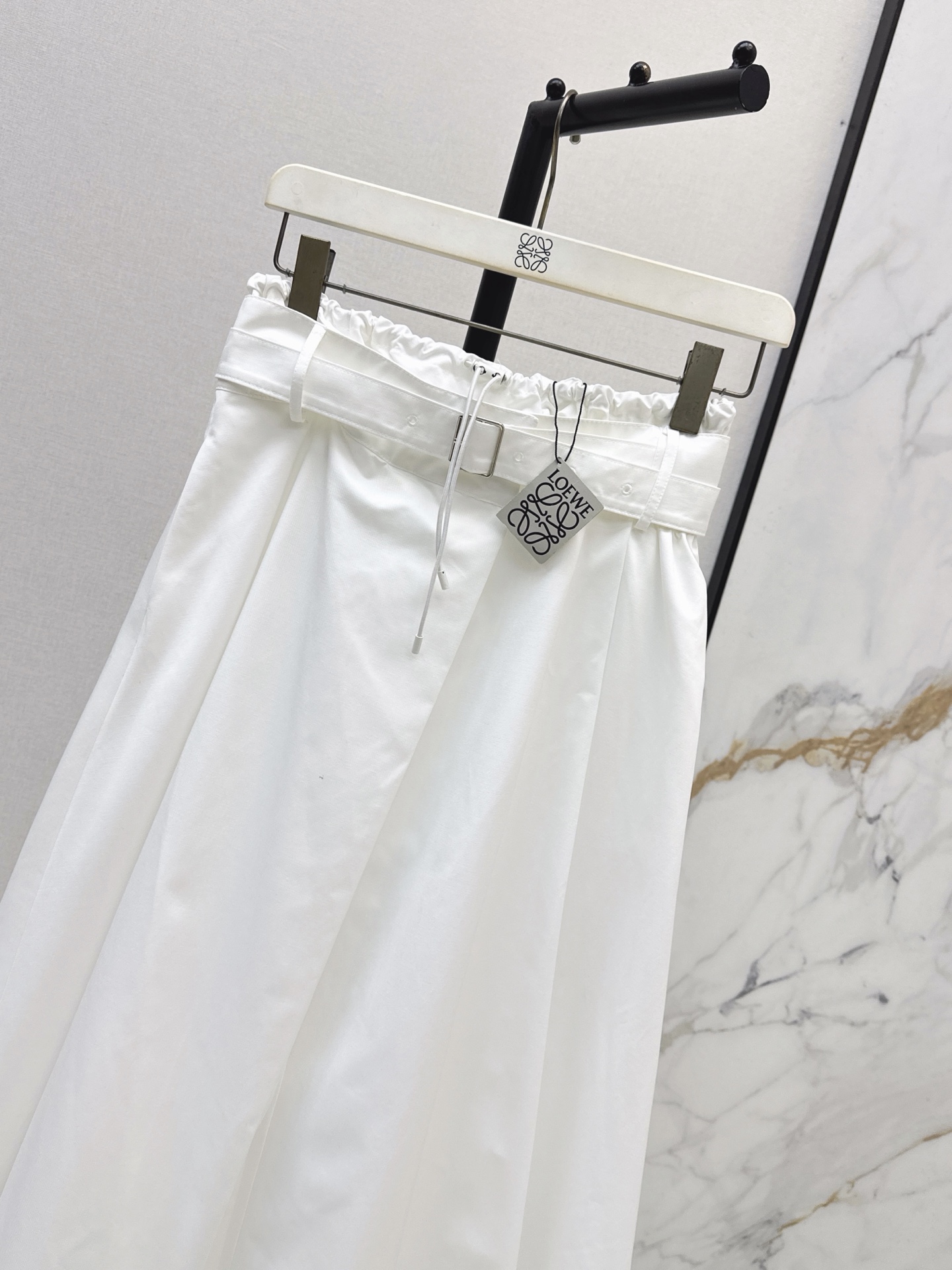 Loe 26ss belted pleated skirt