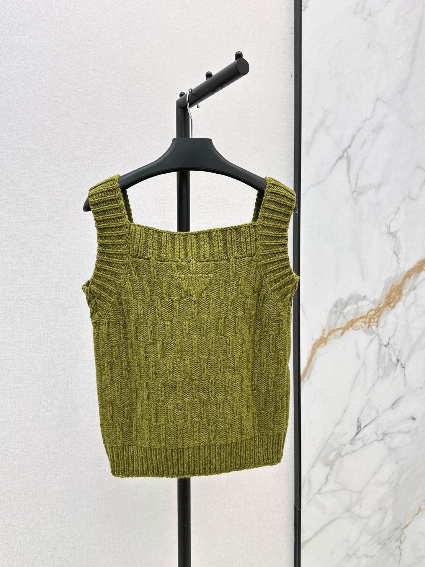 Pra 26fw cable knit vest