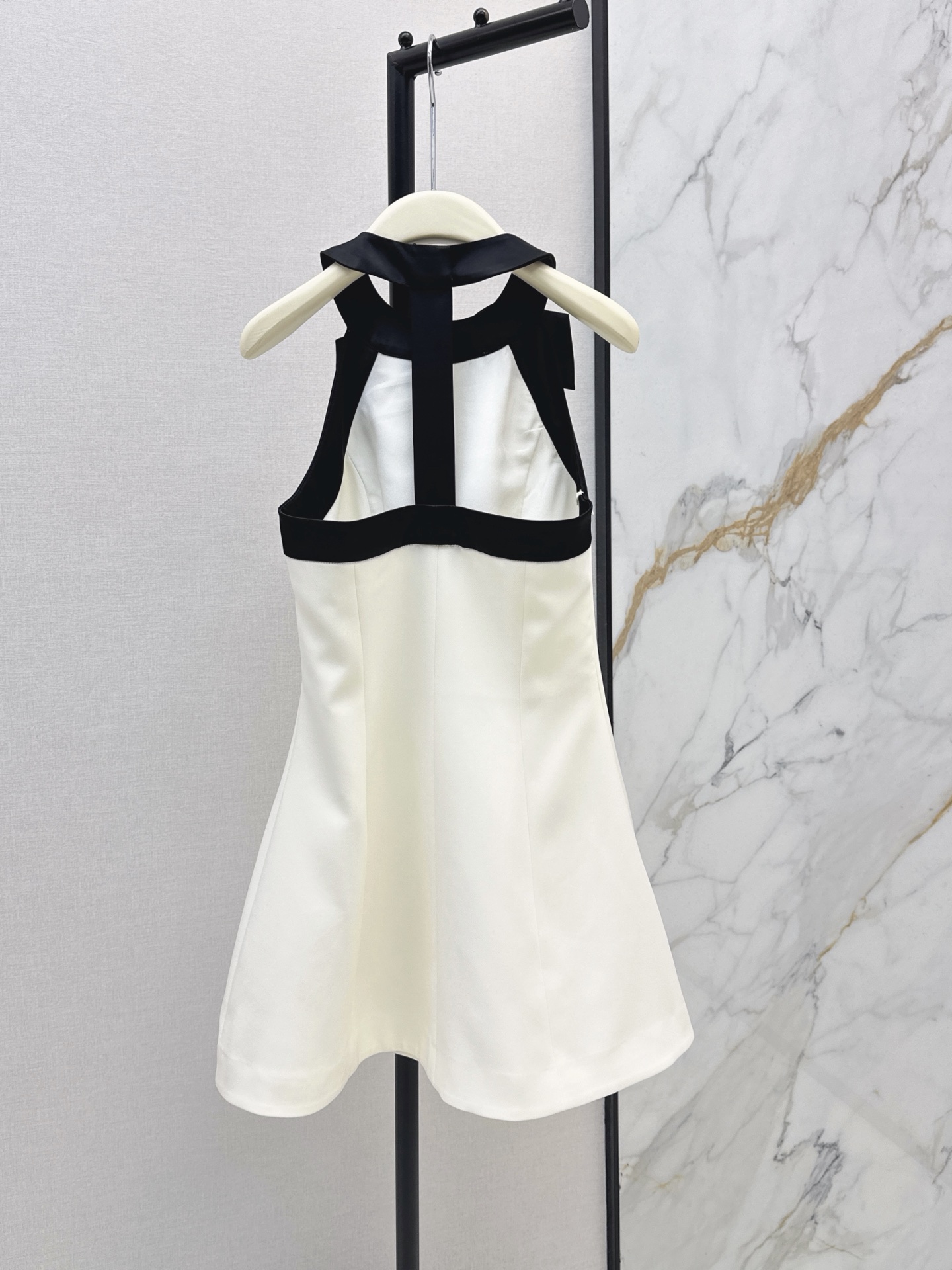 Valen 26fw halter neck dress