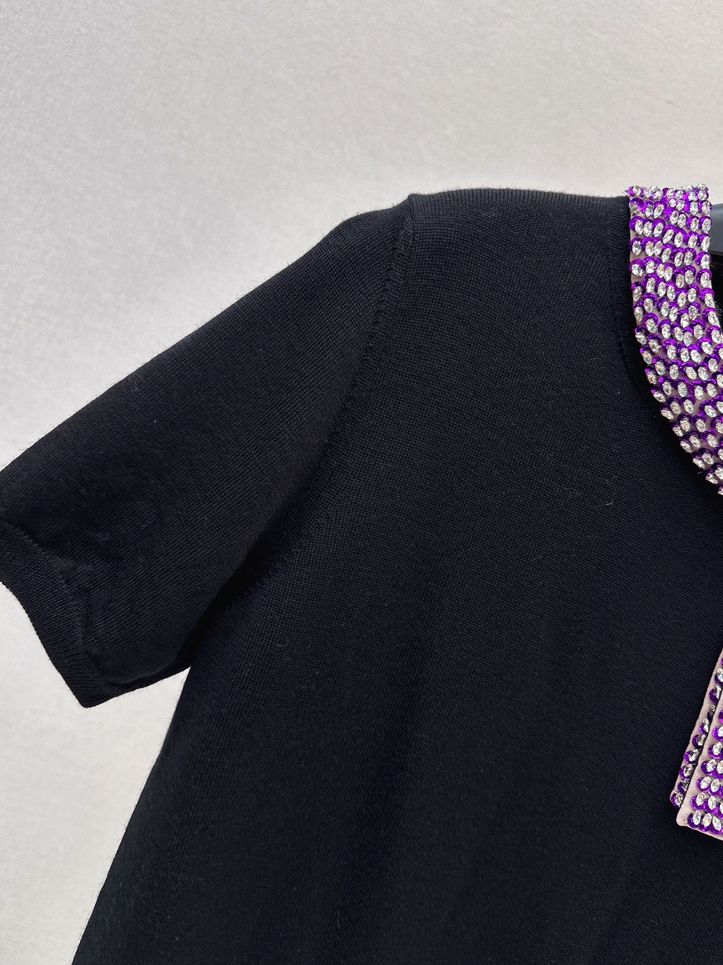 Valen 26fw rhinestone ribbon knit top