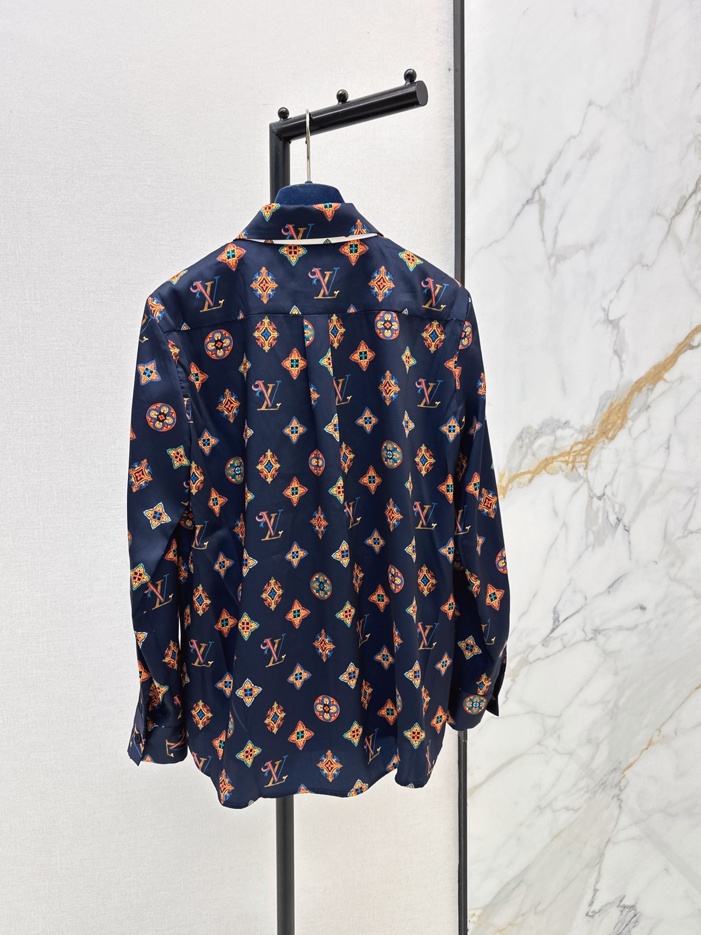 Loui 26fw print ribbon shirt