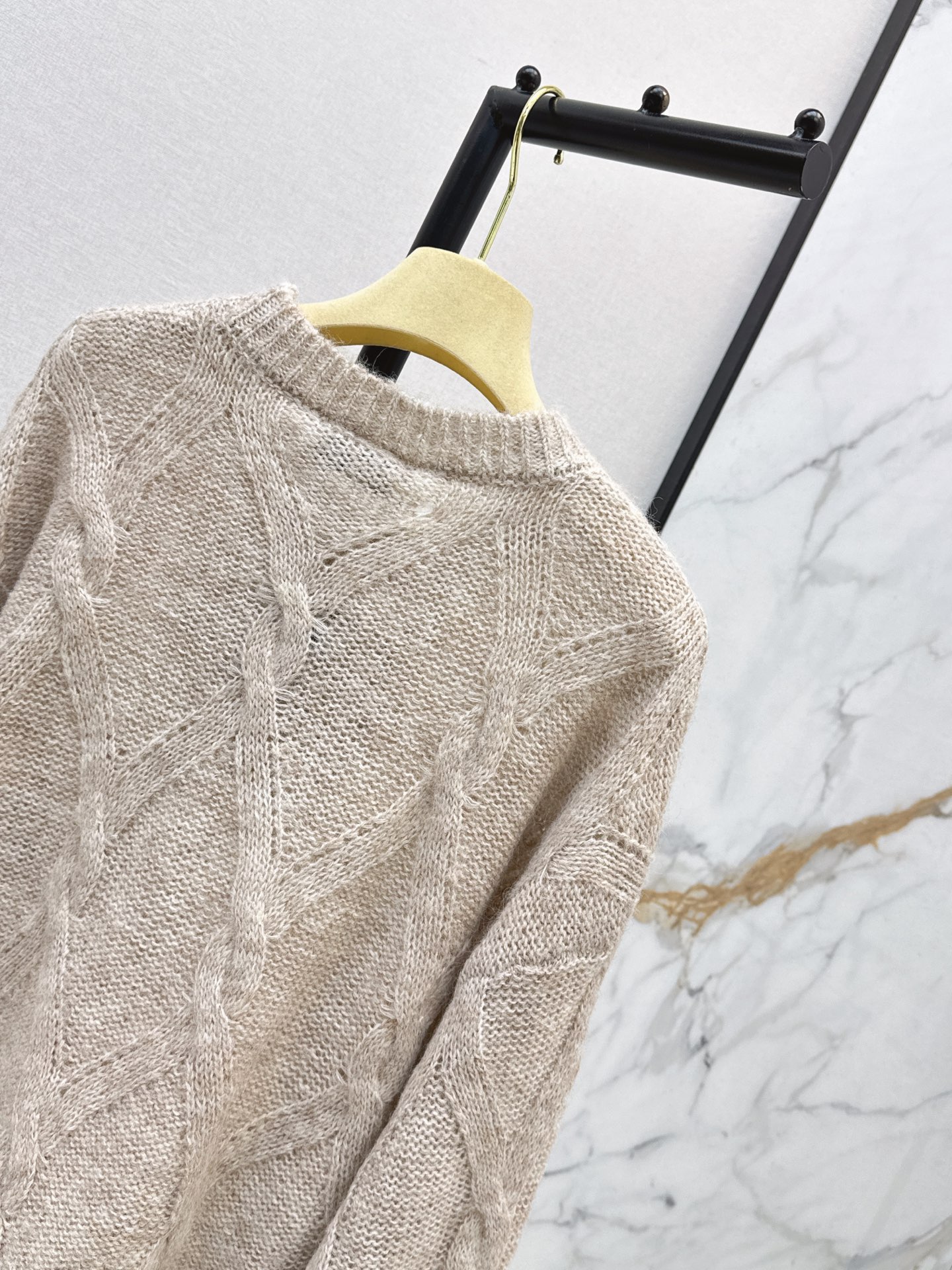 Miu 26fw letter embroidery sweater