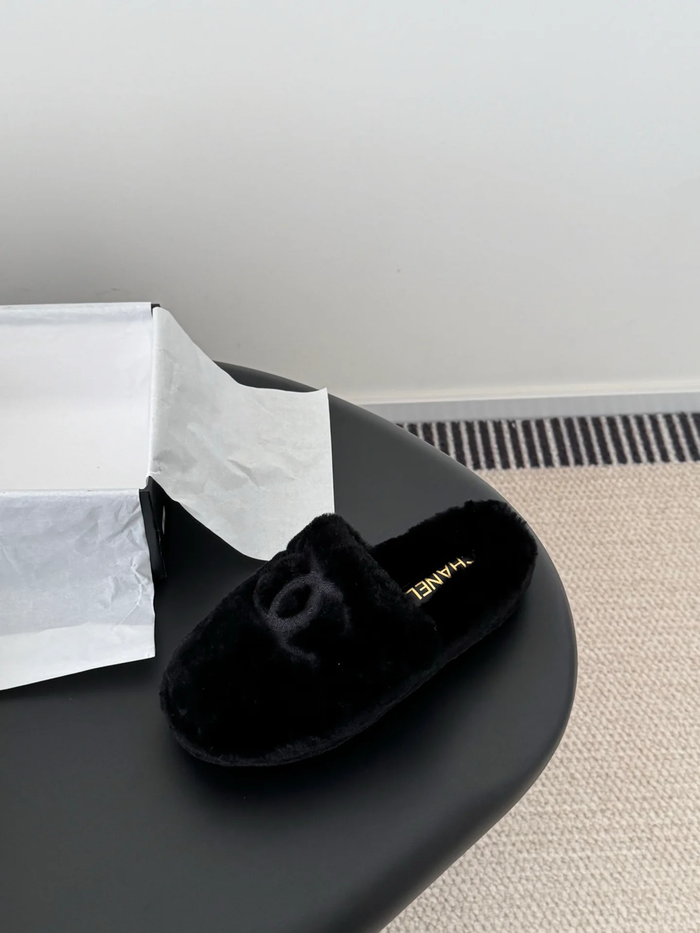 Chan 25fw fluffy slippers