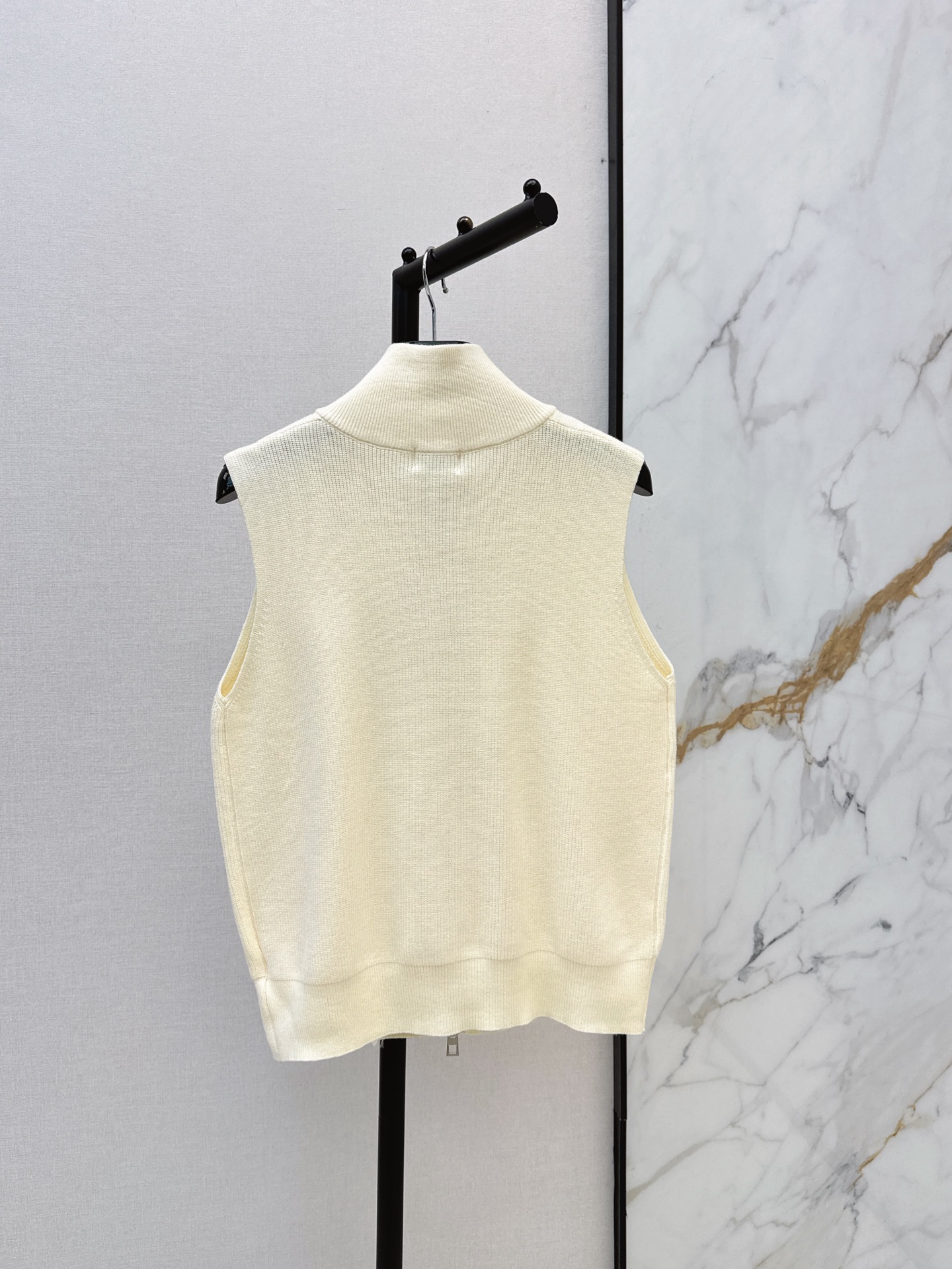Celi 26fw knit vest