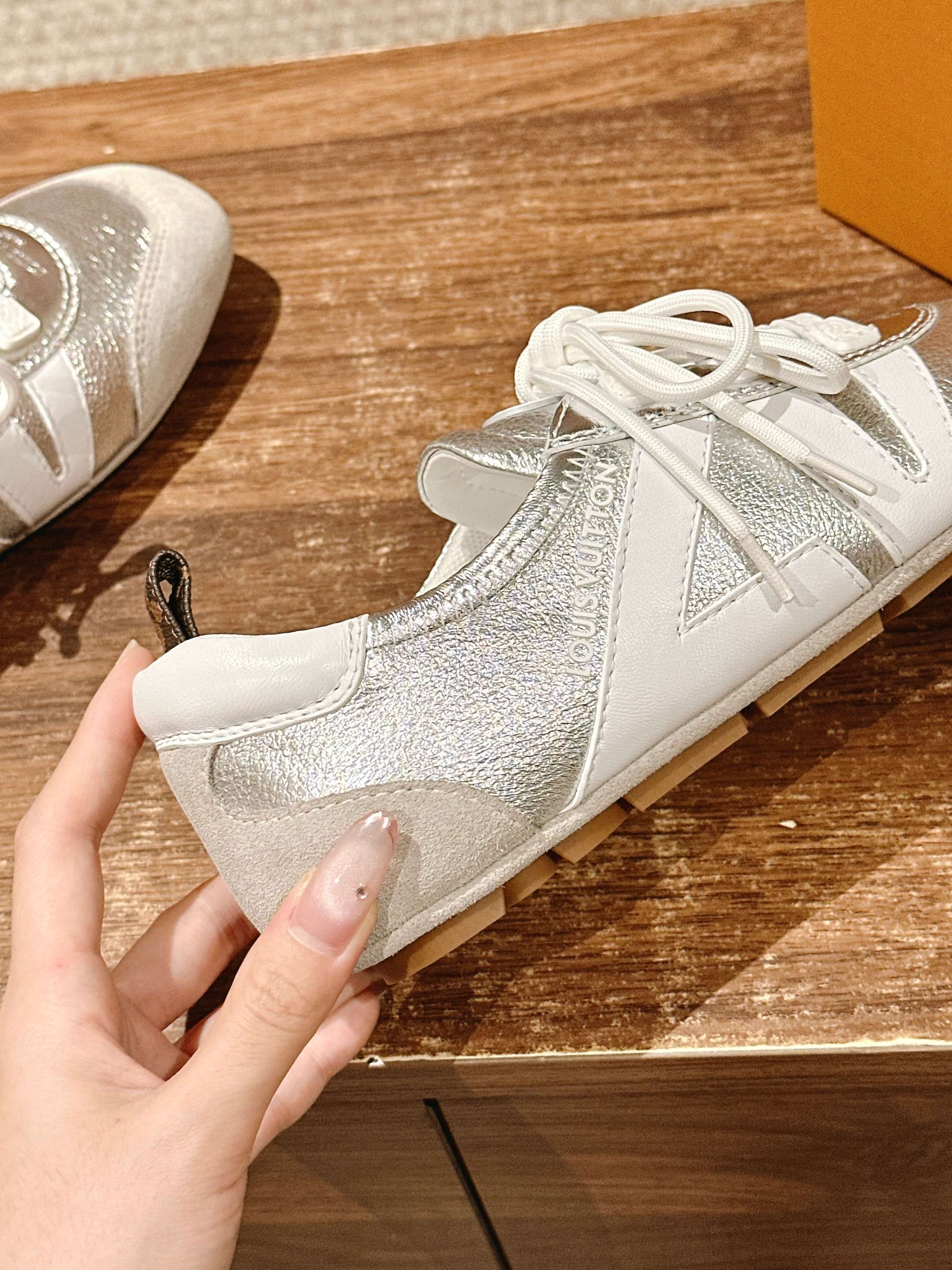 Loui 25fw sneaker