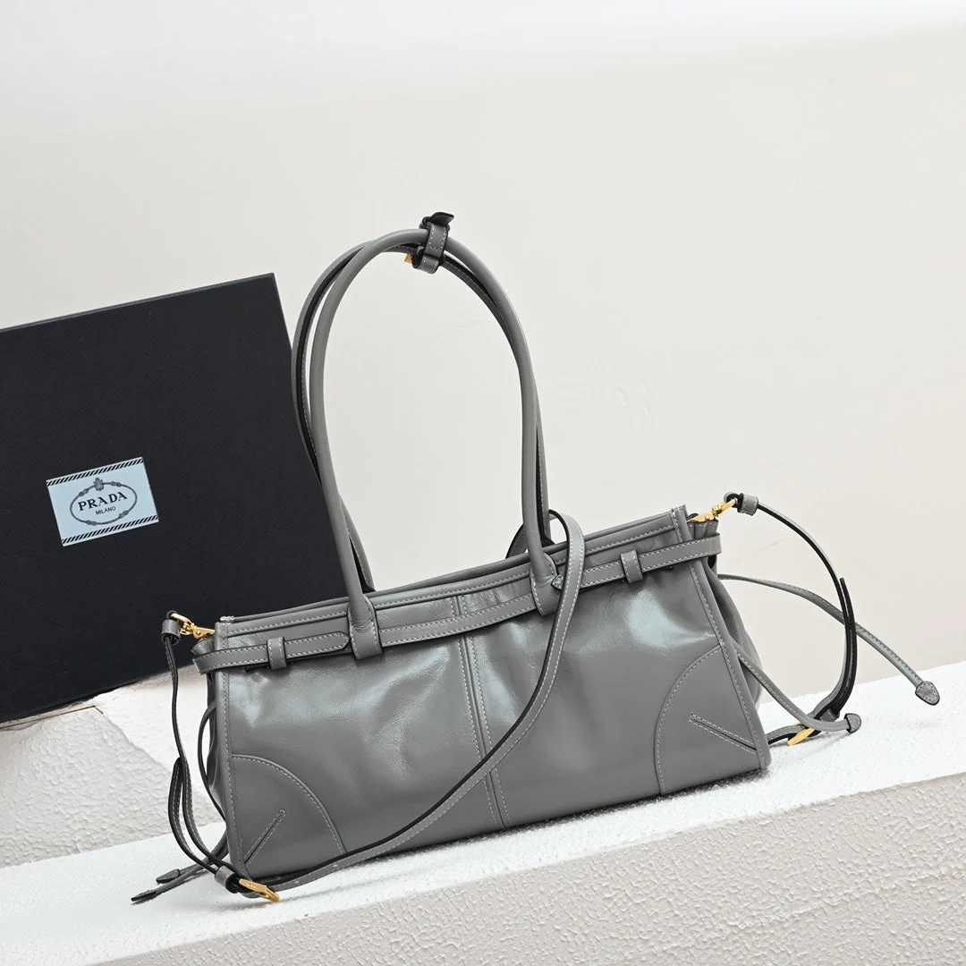PD LuxSoft Medium leather handbag