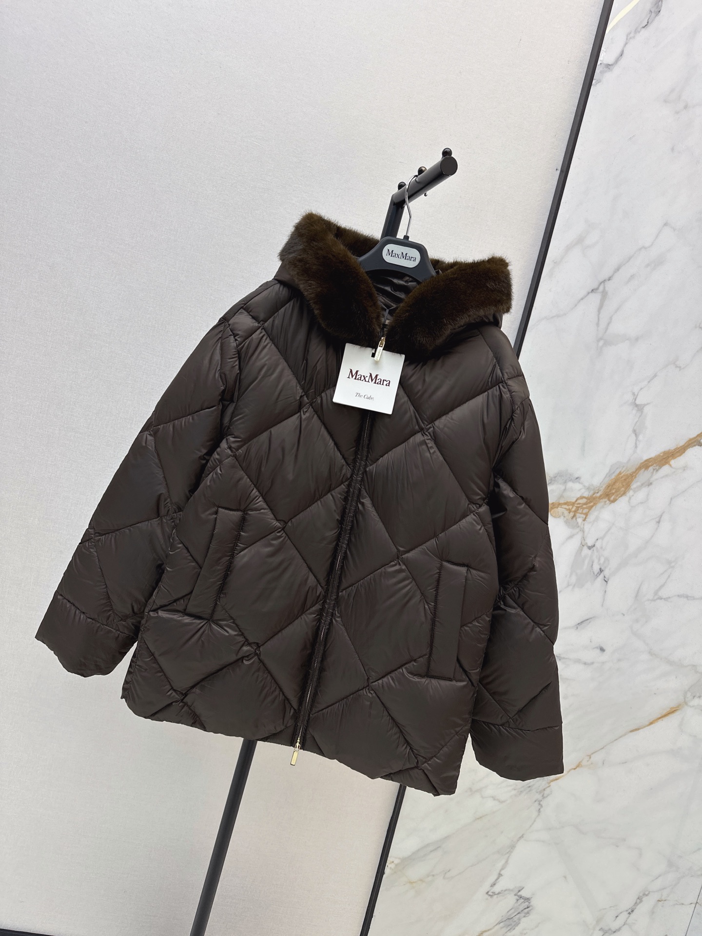 Max 26fw fur-trim down jacket