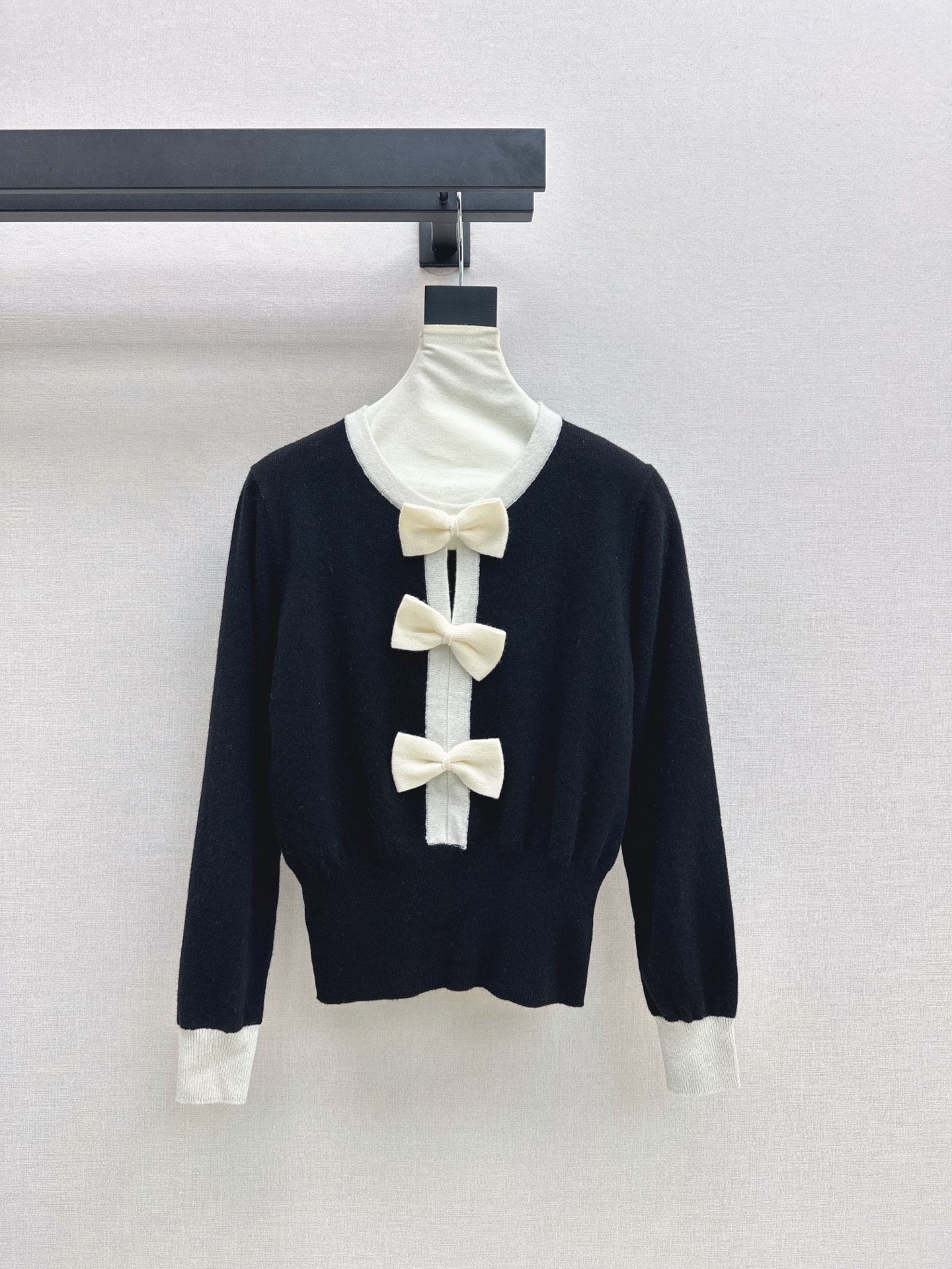Chan 26fw 3d bow sweater