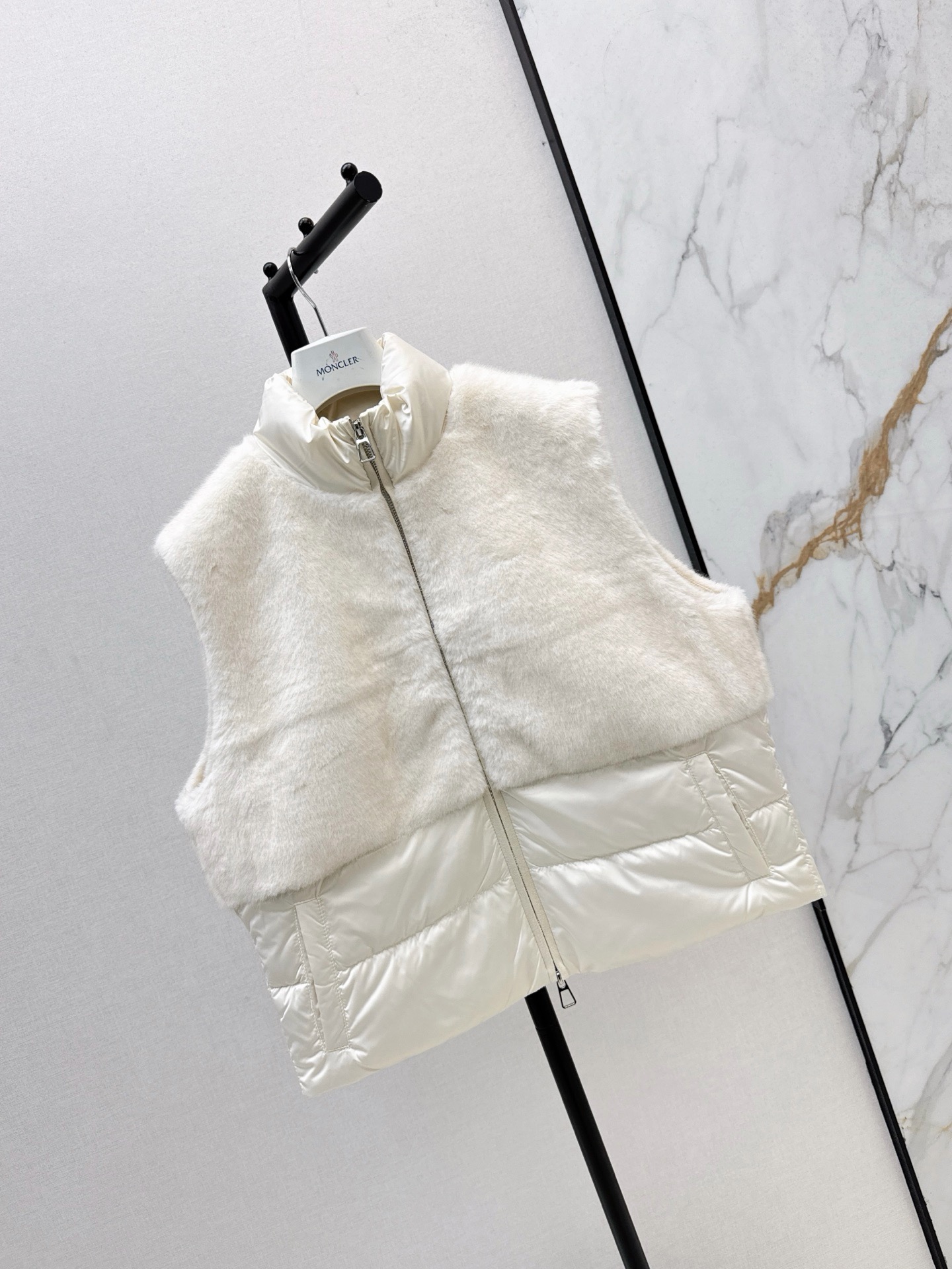 Monc 26fw faux-fur puffer vest