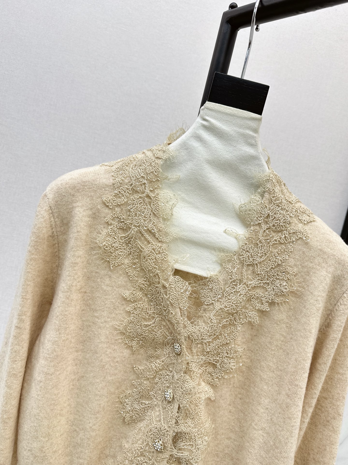 Miu 26fw lace contract knit cardigan