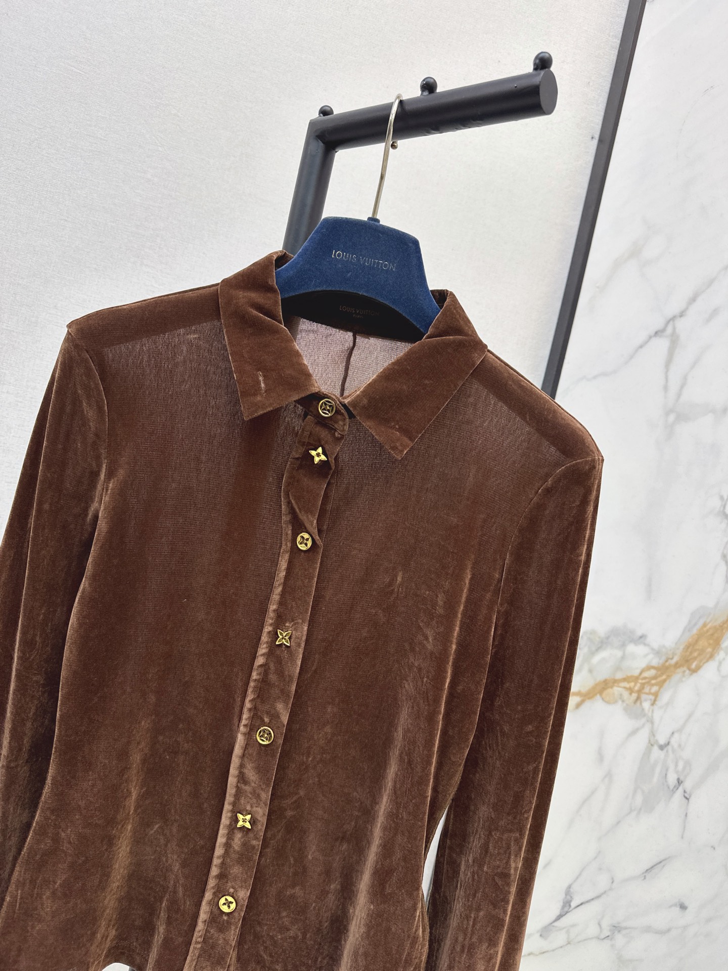 Loui 26fw velvet slim-fit top