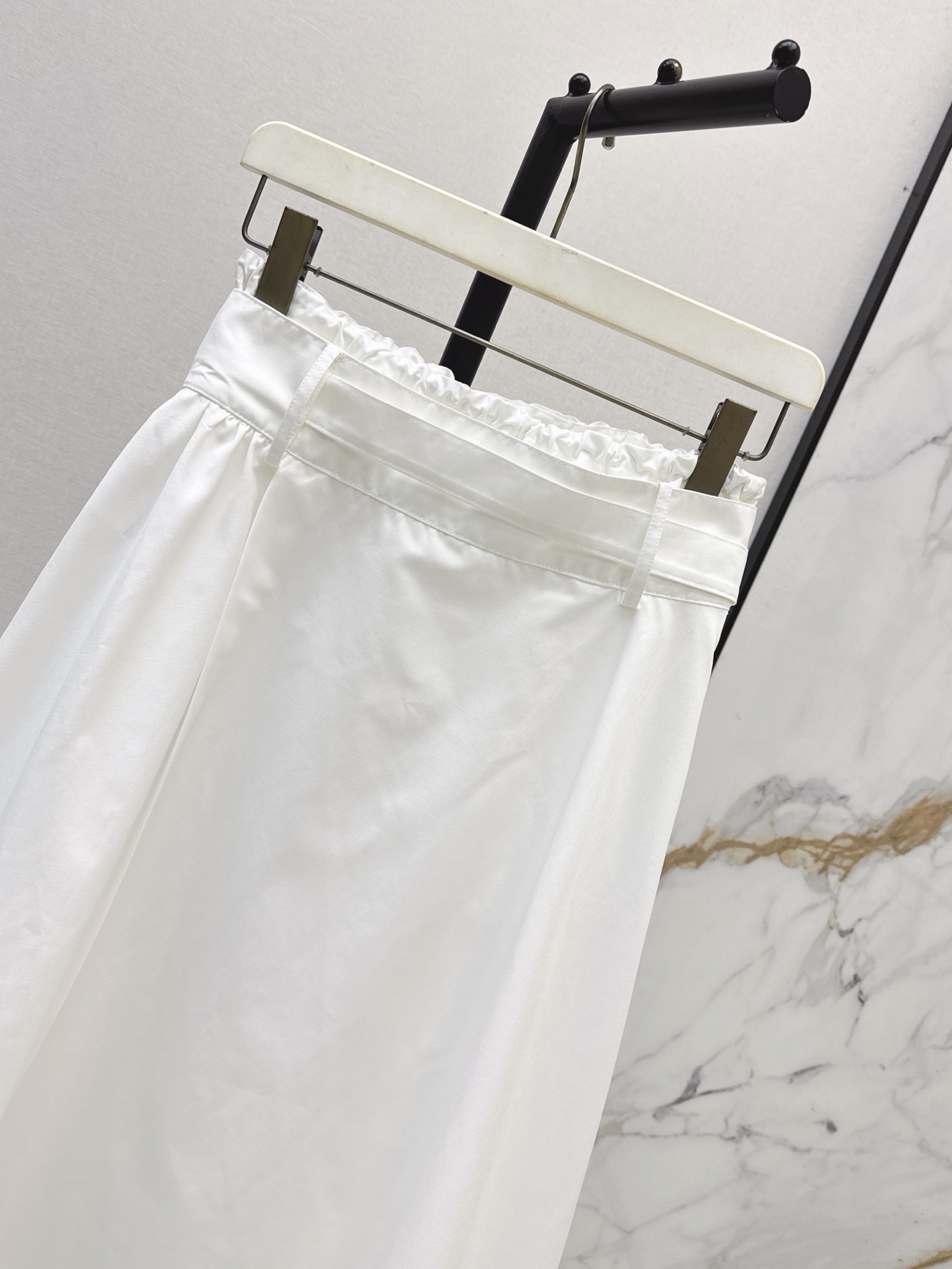 Loe 26ss belted pleated skirt