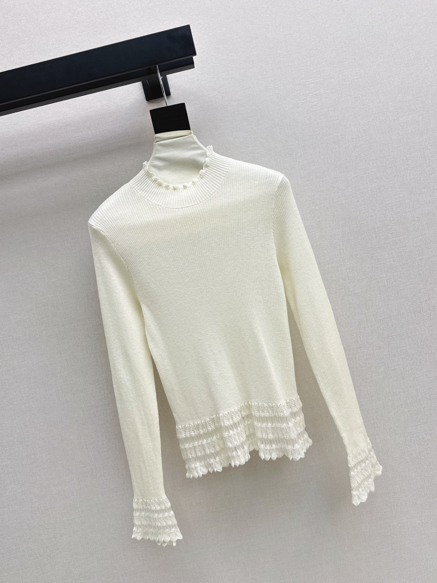 ES 26fw ruffle basic tee