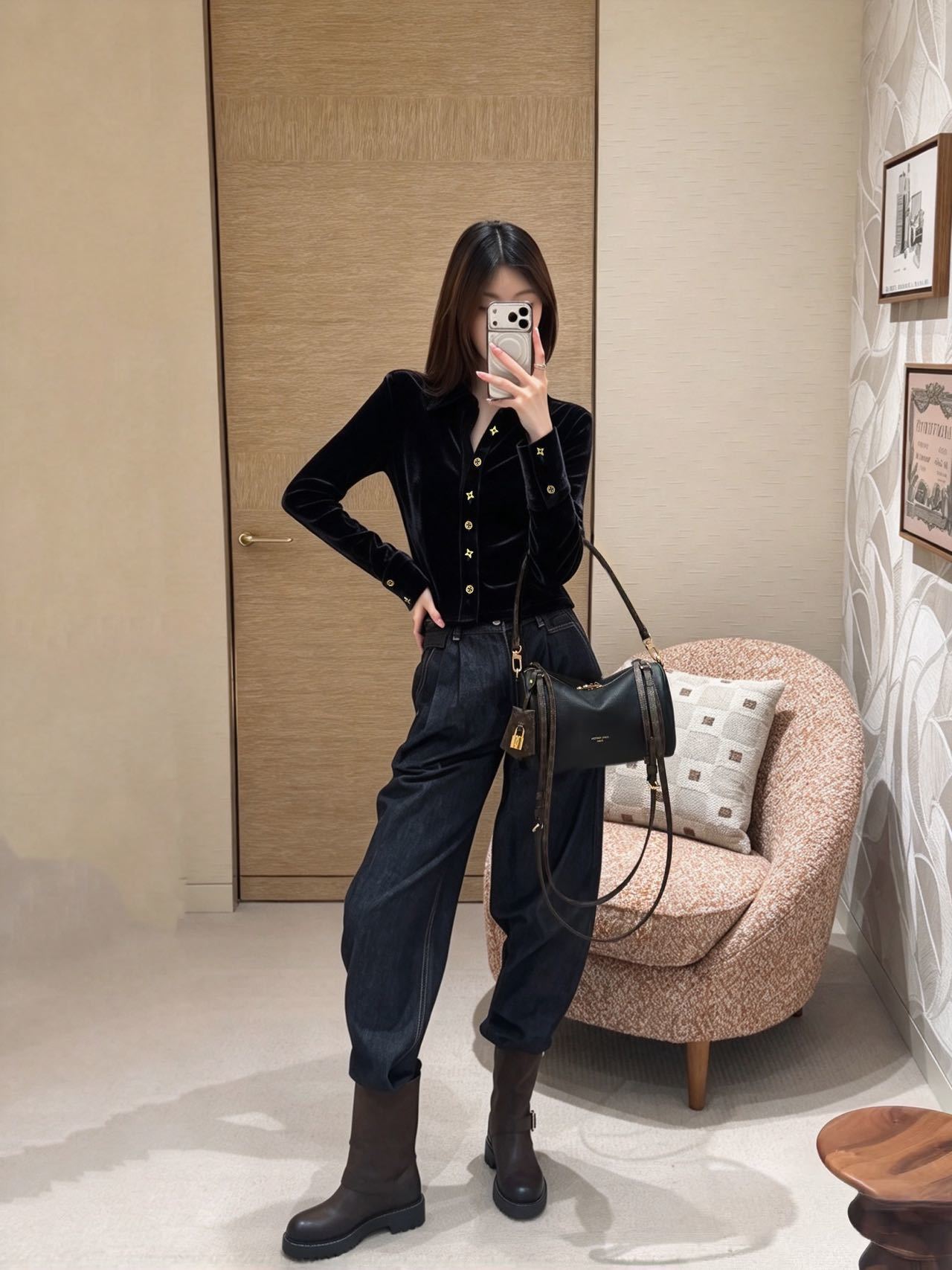 Loui 26fw velvet slim-fit top