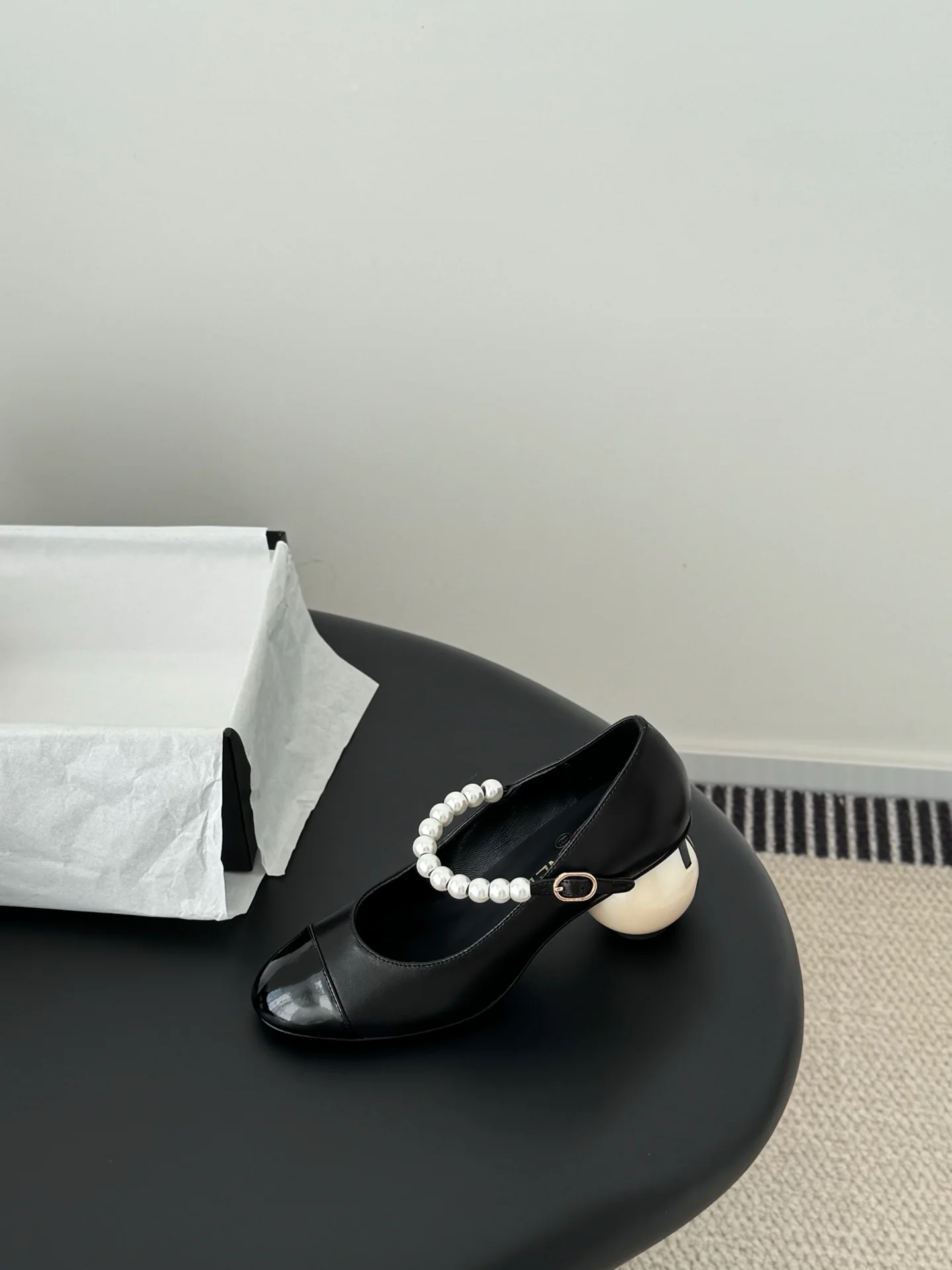 Chan 26ss pearl mary jane flats