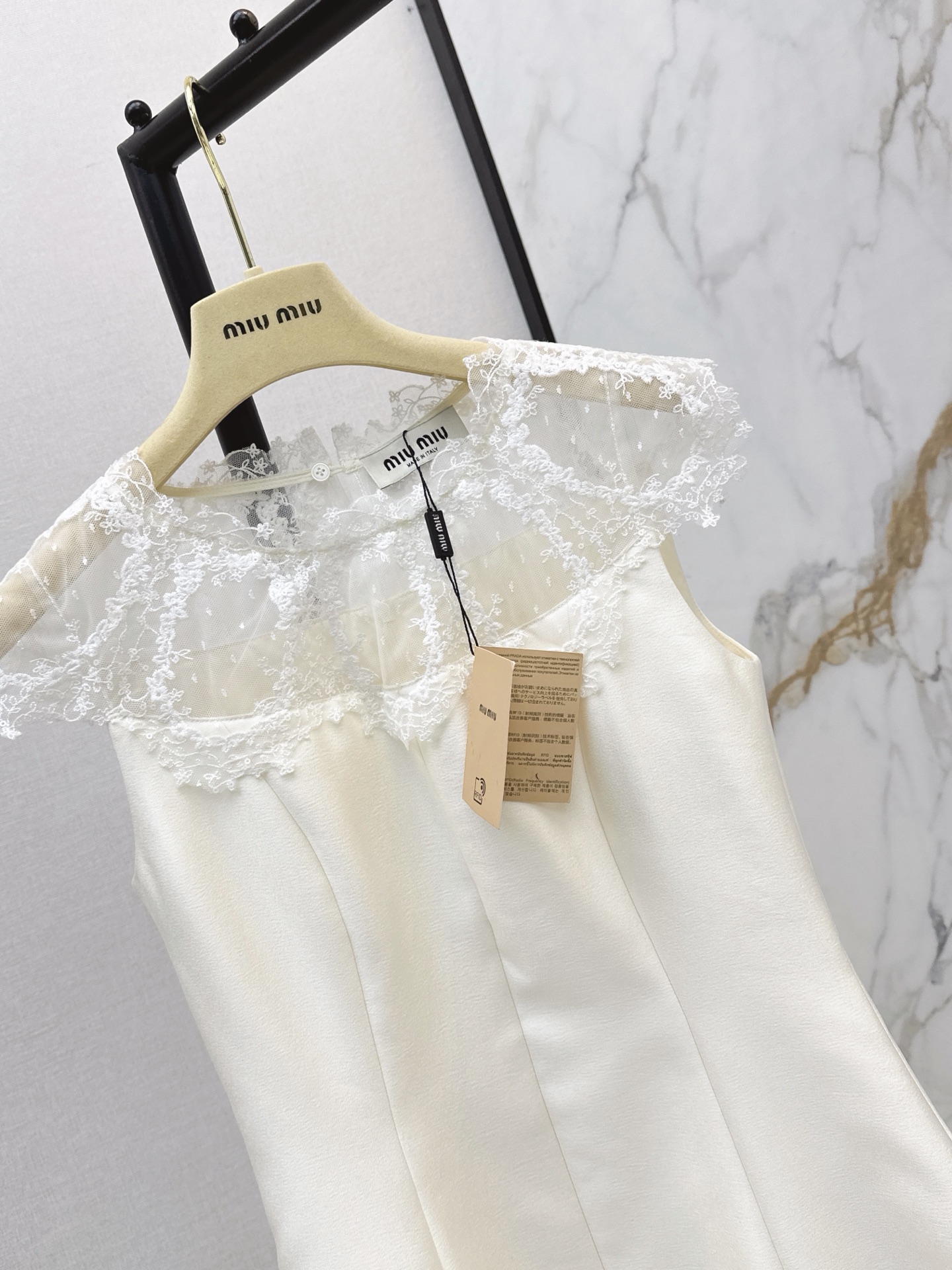 Miu 26ss lace contract dress