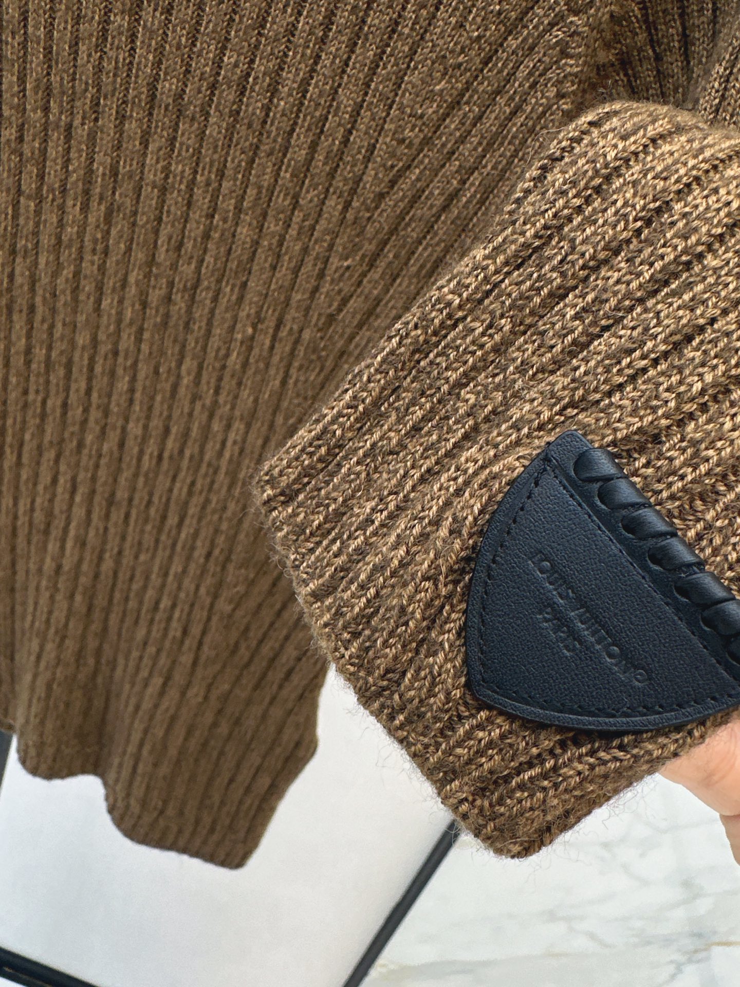 Loui 26fw knit slim-fit basic tee