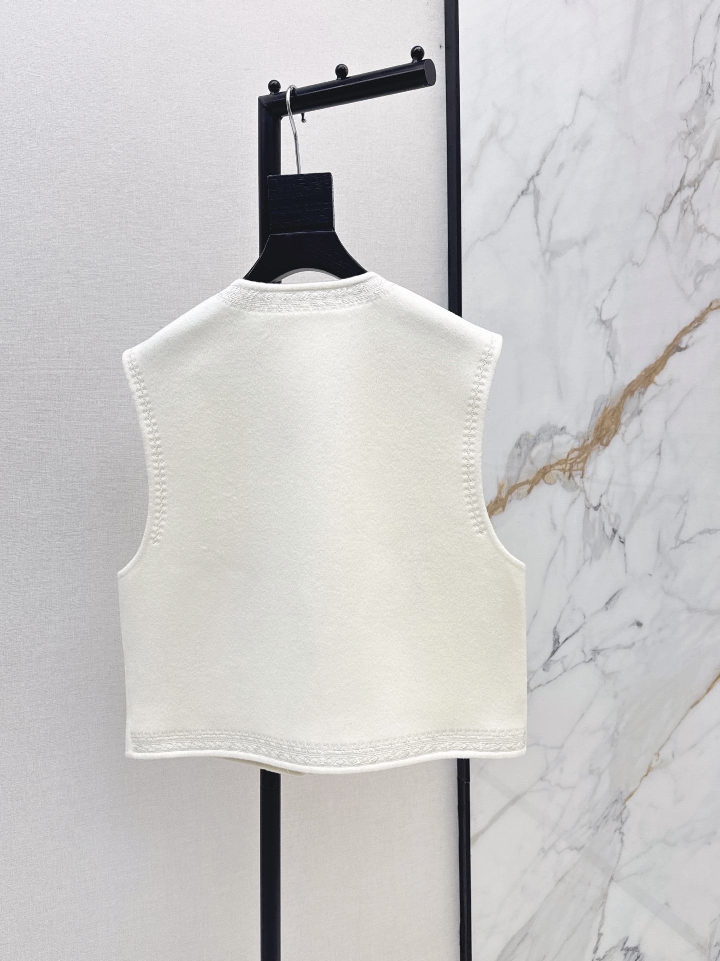 Her 26fw embroidery woolen vest