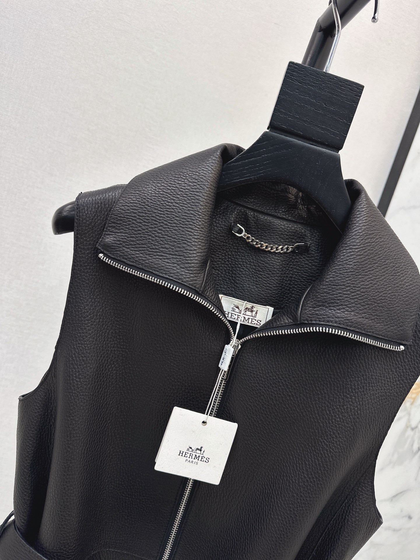 Her 26fw belted leather vest jacket