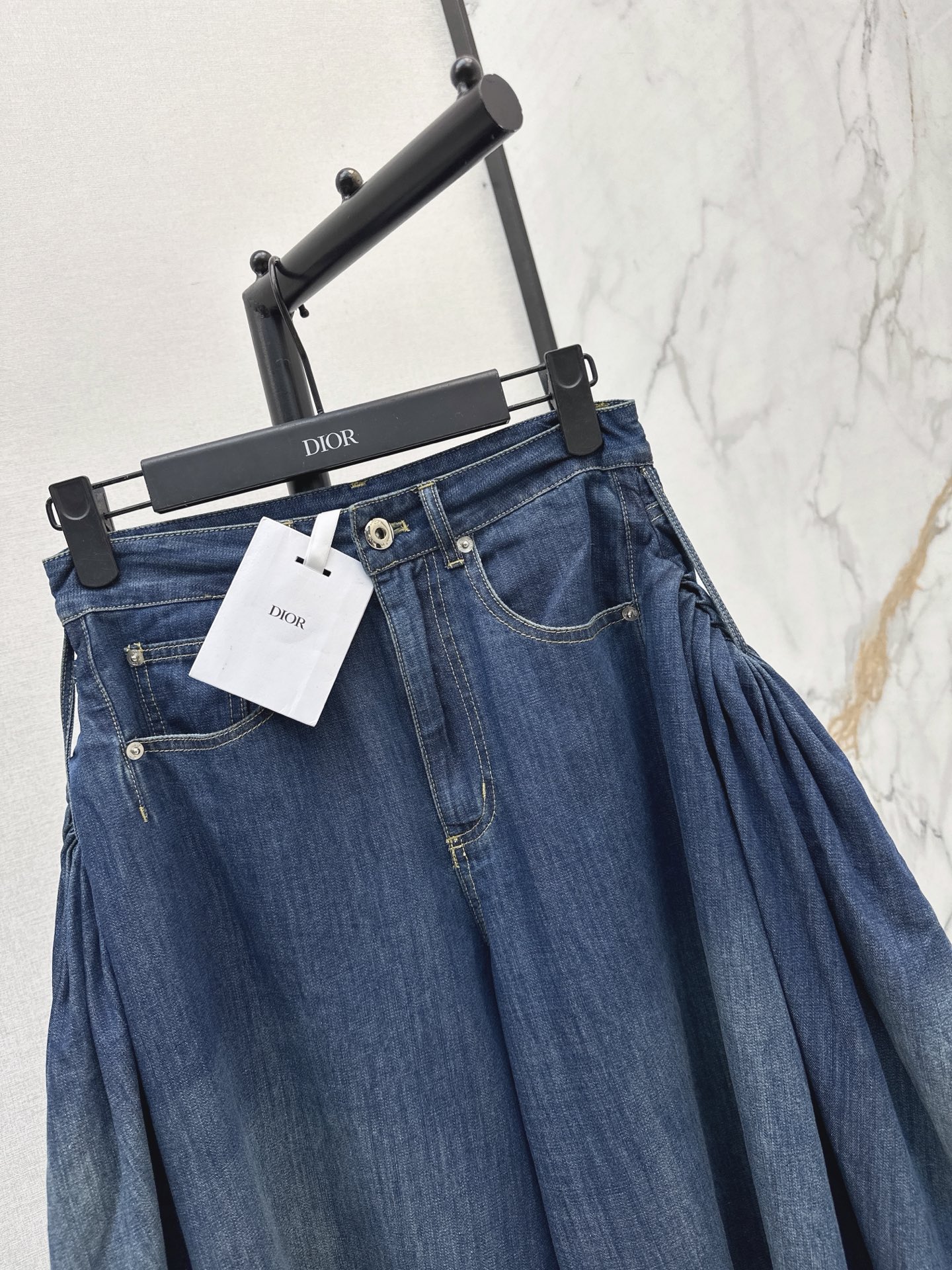 CD 26FW Side-Pleated Wide-Leg Jeans