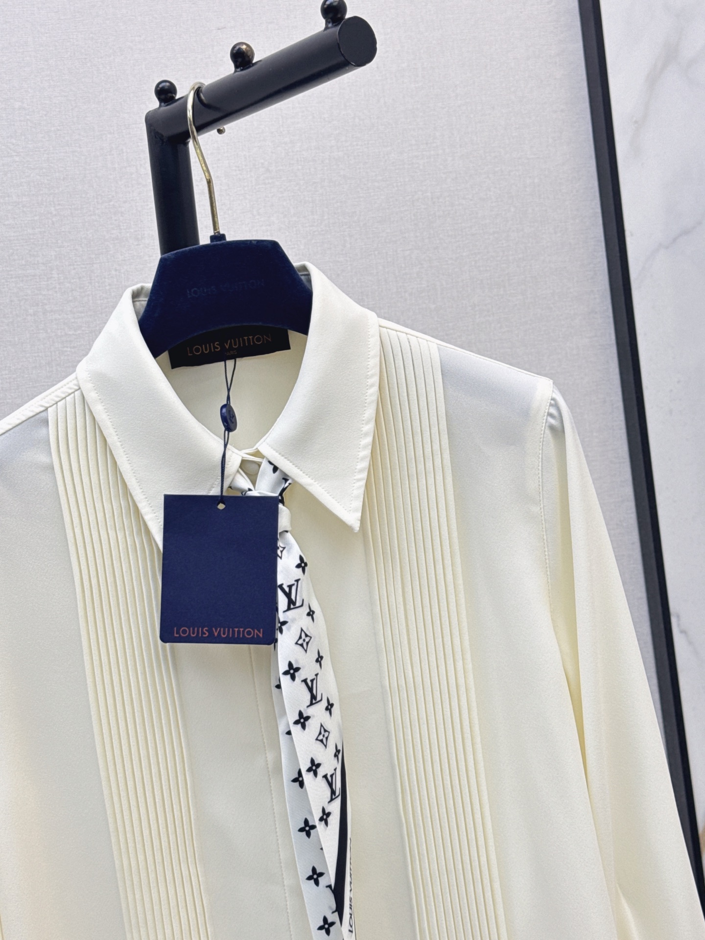 Loui 26fw scraf ribbon shirt