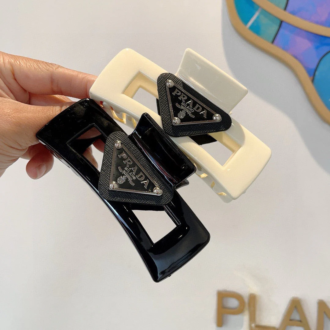 P hair clips