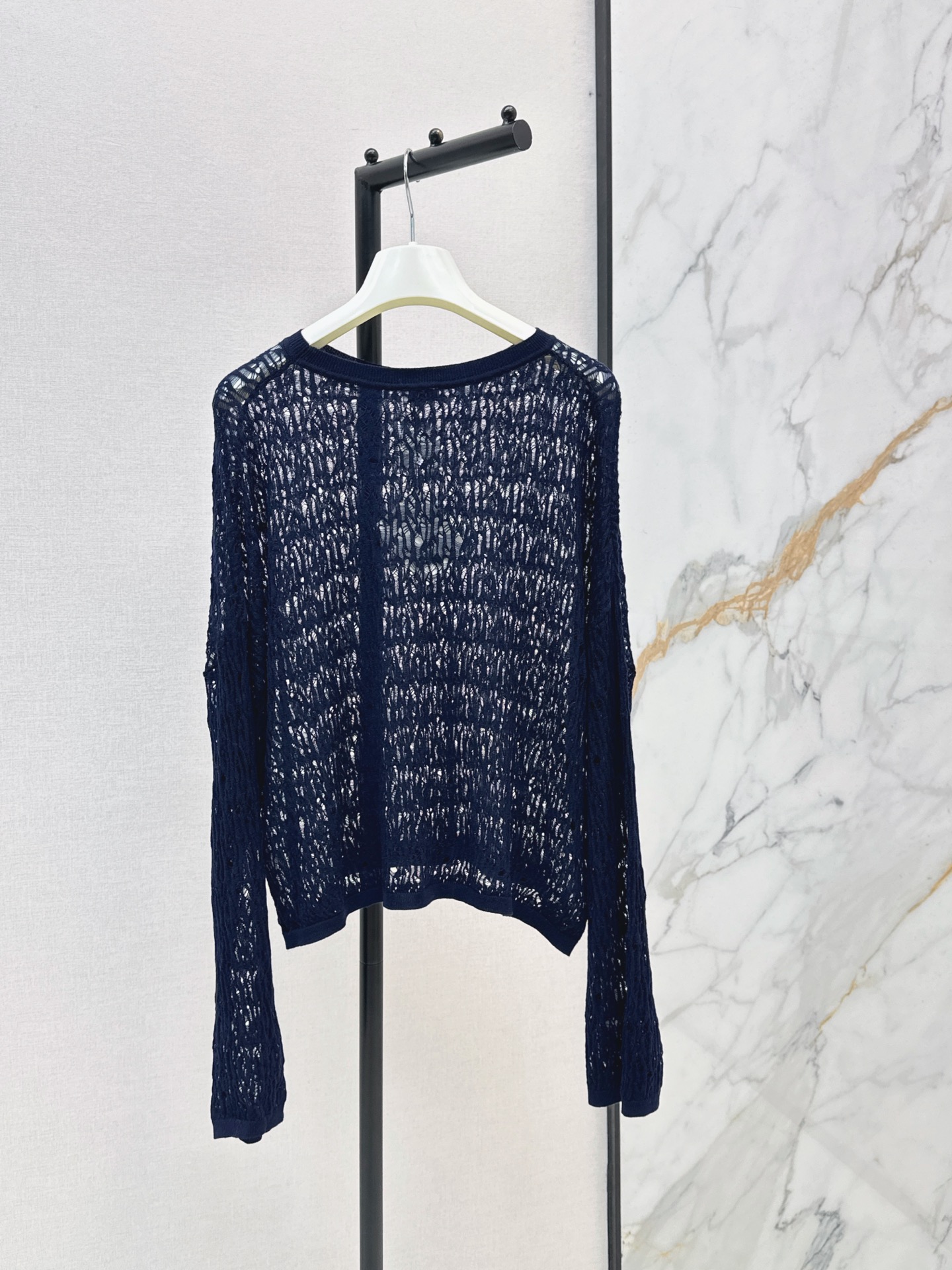 Loe 26fw hollow knit top
