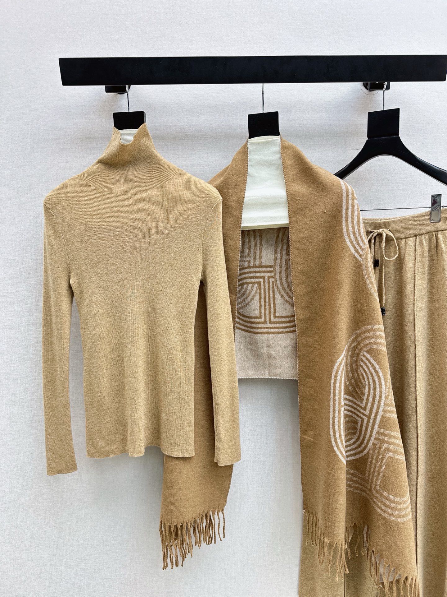 Her 26fw knit knitwear shawls pants sets
