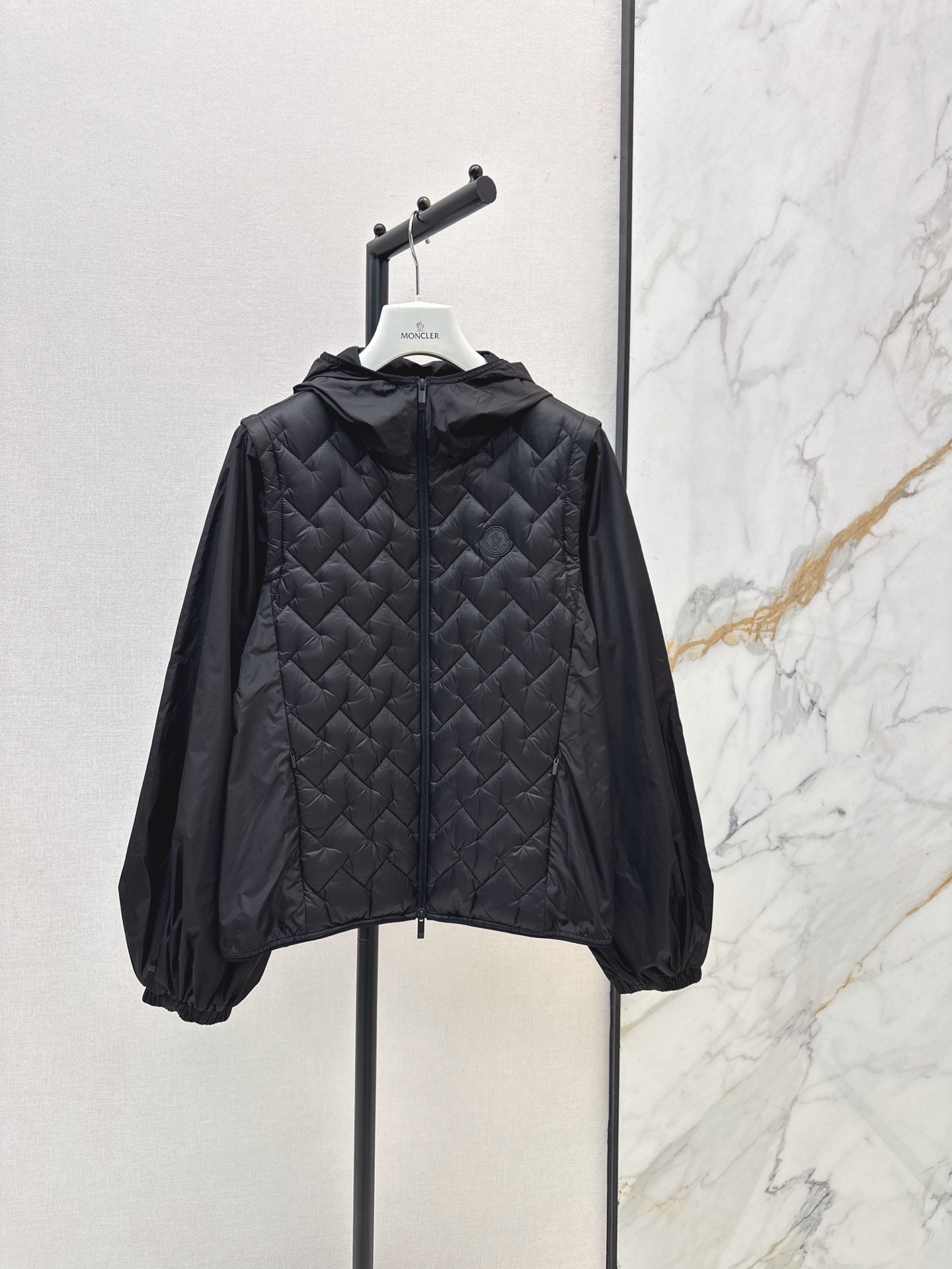Monc 26fw detachable sleeve hooded down jacket