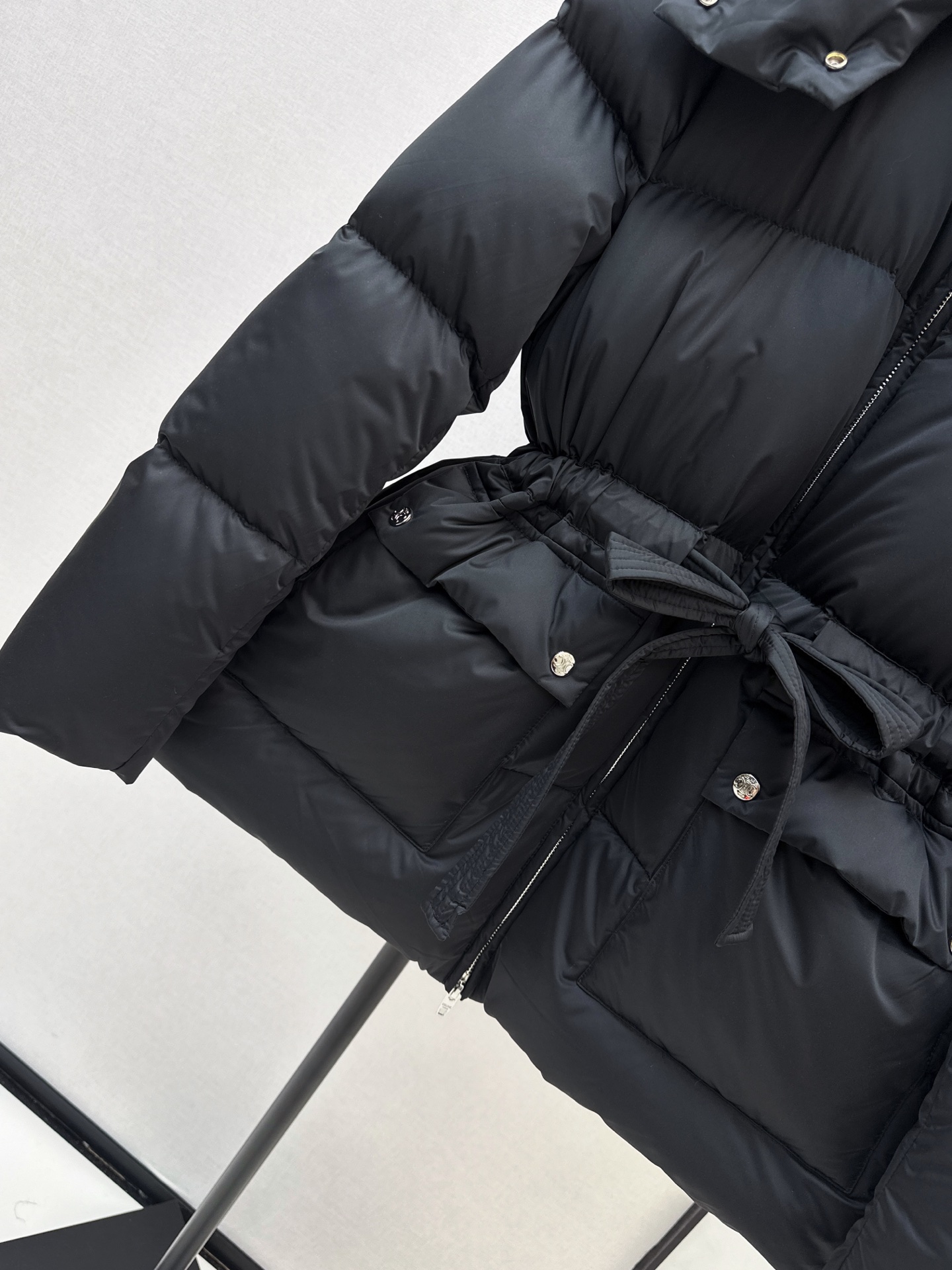 Celi 26fw hooded belted down jacket