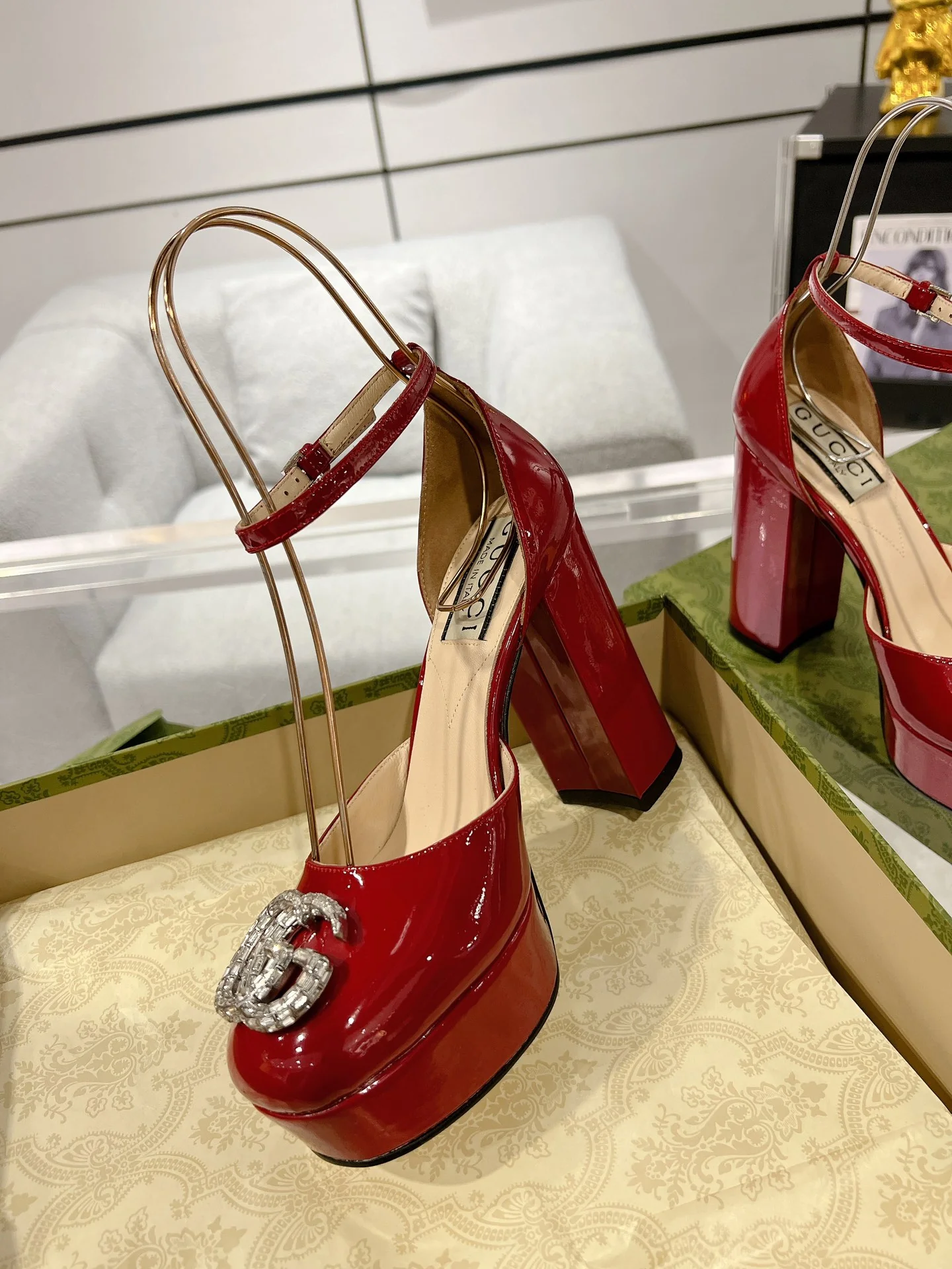 Gucc 25fw chunky heels with crystal diamond bling pumps