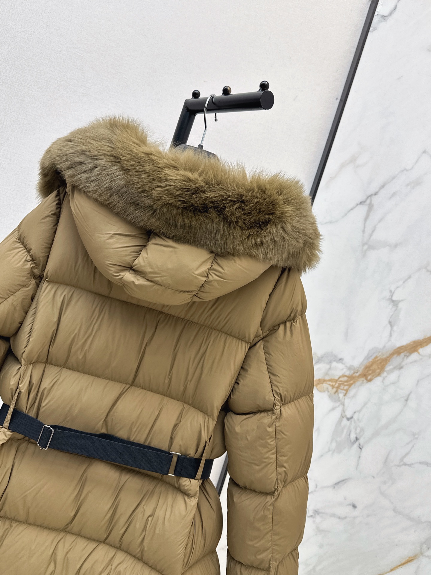 Max 26fw belted hooded down jacket