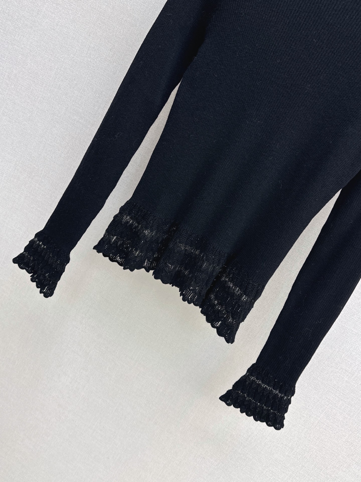 ES 26fw ruffle basic tee