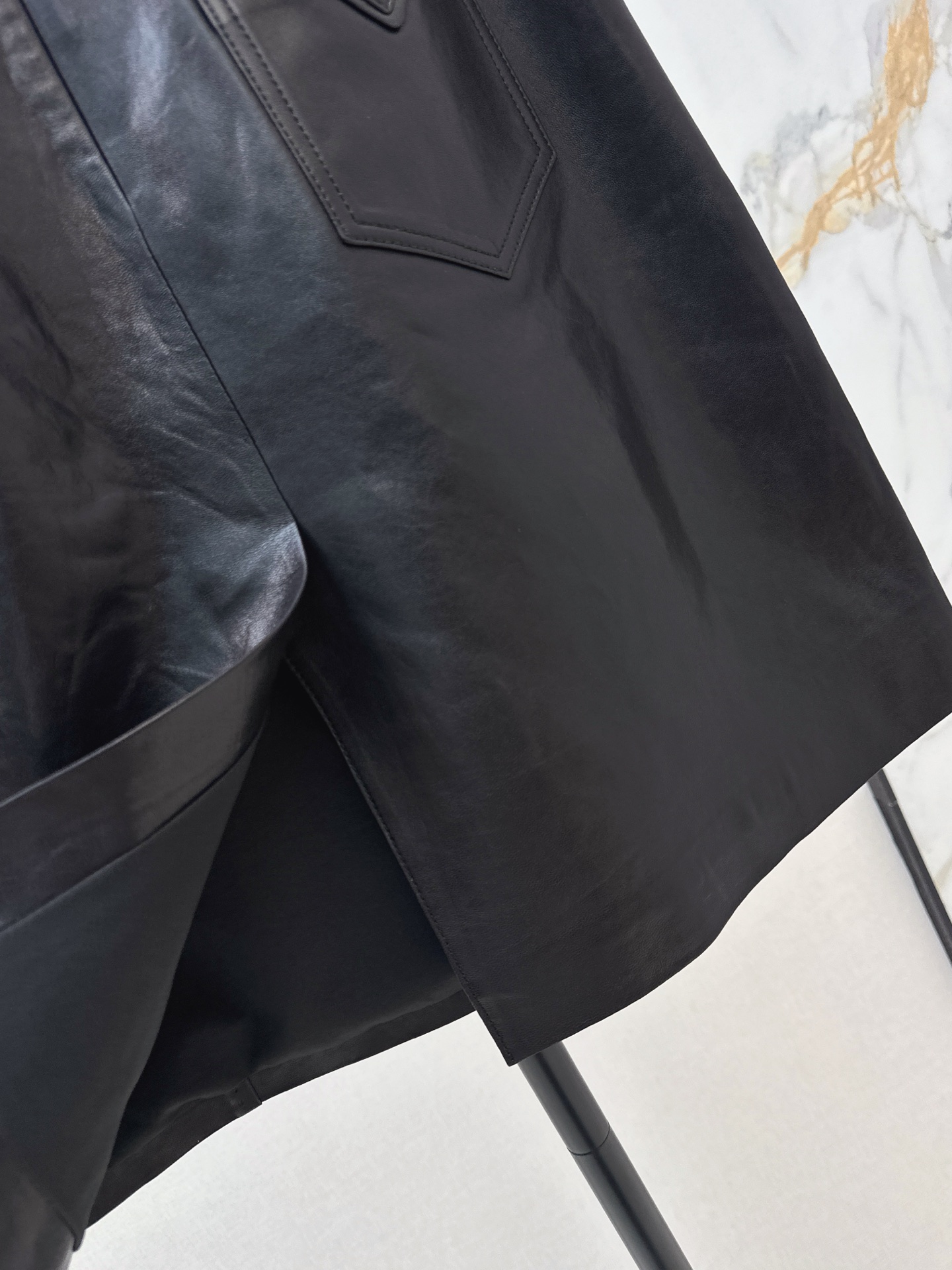 Pra 26fw leather belted skirt